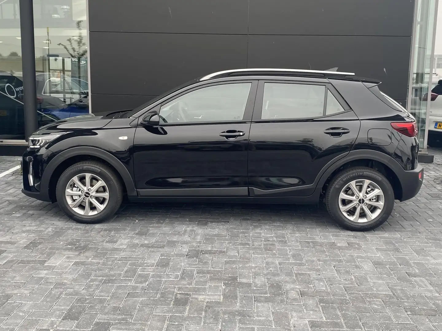Kia Stonic 1.0 T-GDi MHEV DynamicLine | DIRECT UIT VOORRAAD L Zwart - 2