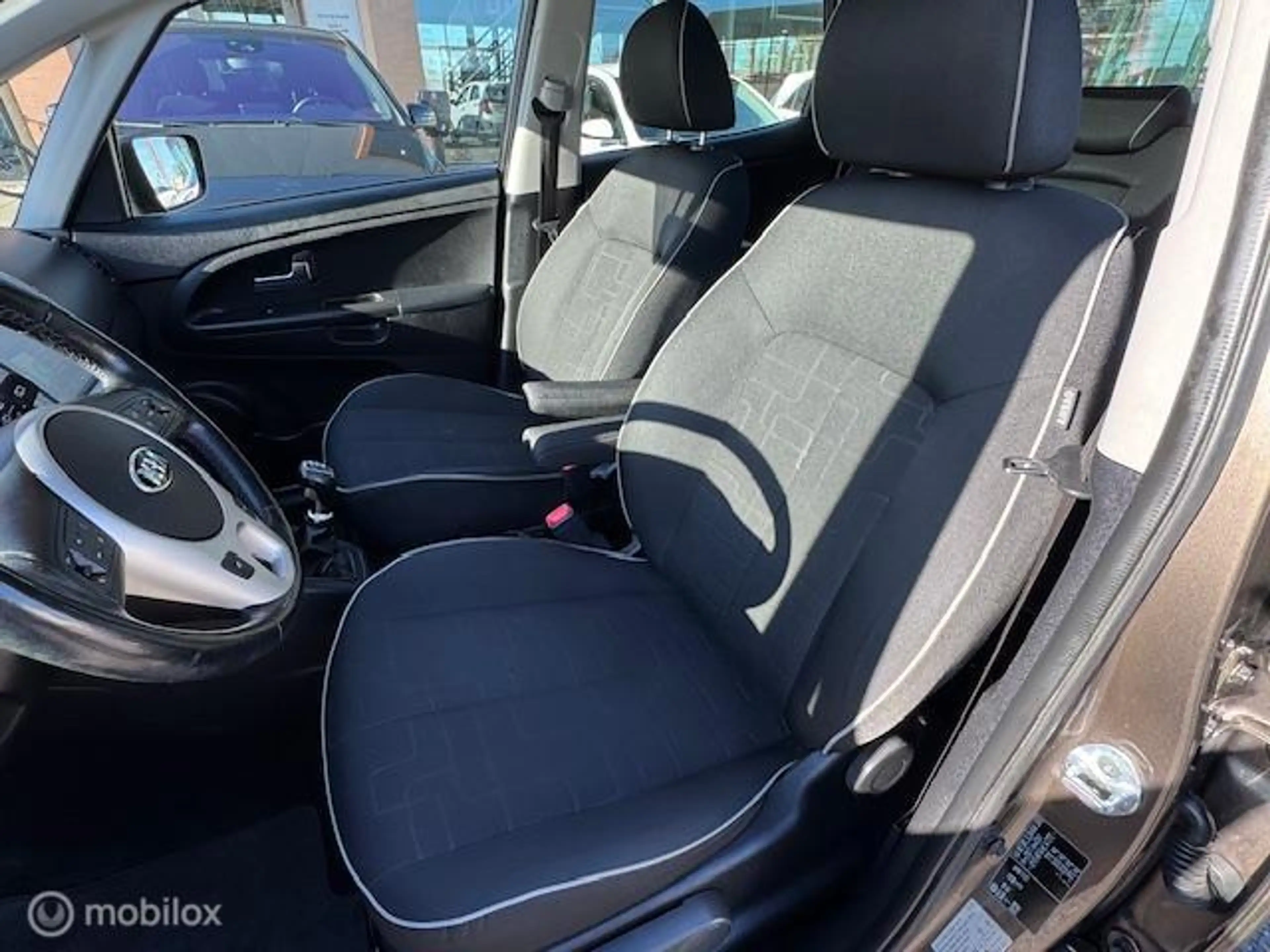 Kia Venga 1.4 CVVT ExecutiveLine Panorama schuif kantel dak — photo 15