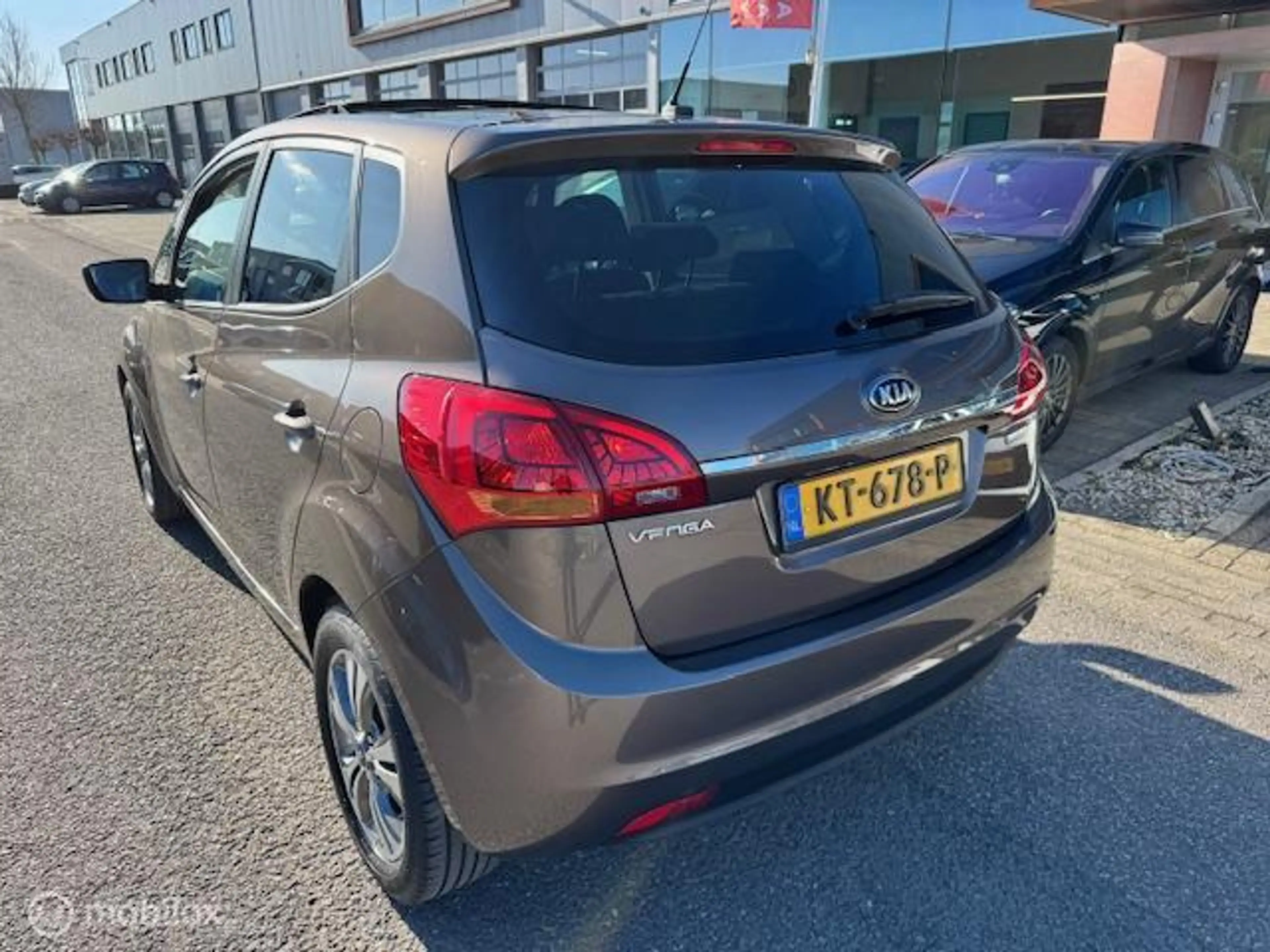 Kia Venga 1.4 CVVT ExecutiveLine Panorama schuif kantel dak — photo 3