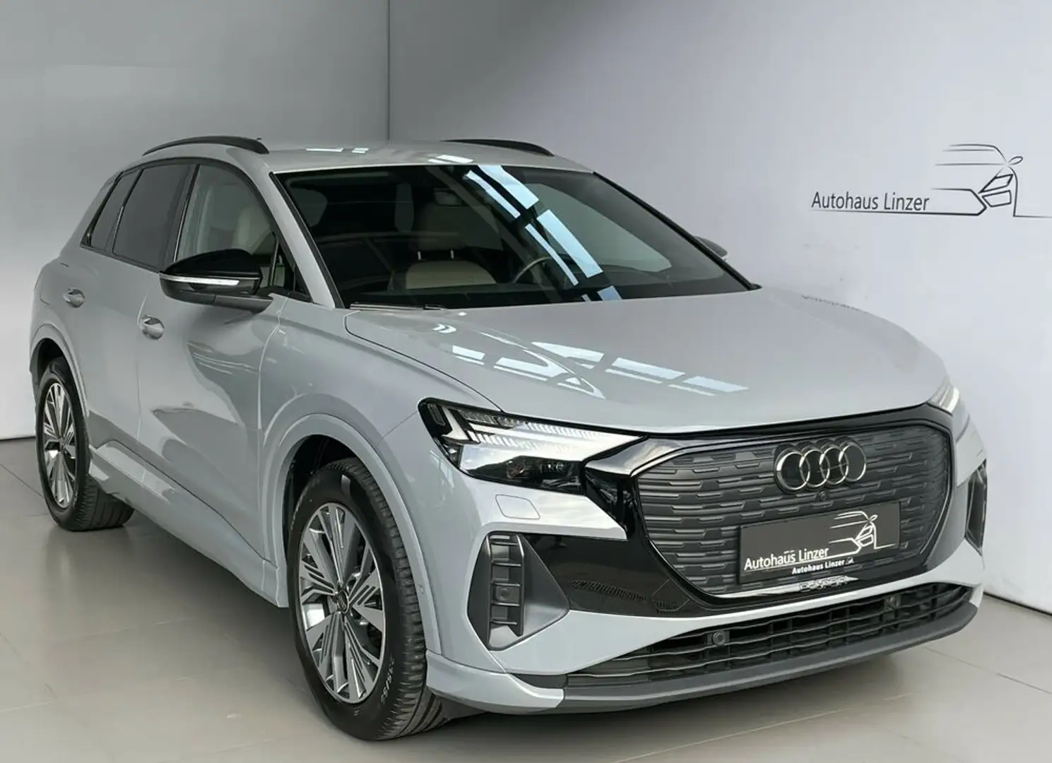 Audi Q4 e-tron Q4 50 e-tron 4x4 *MATRIX*AHK*ACC*AmbienteB*Kamera* Grau - 1