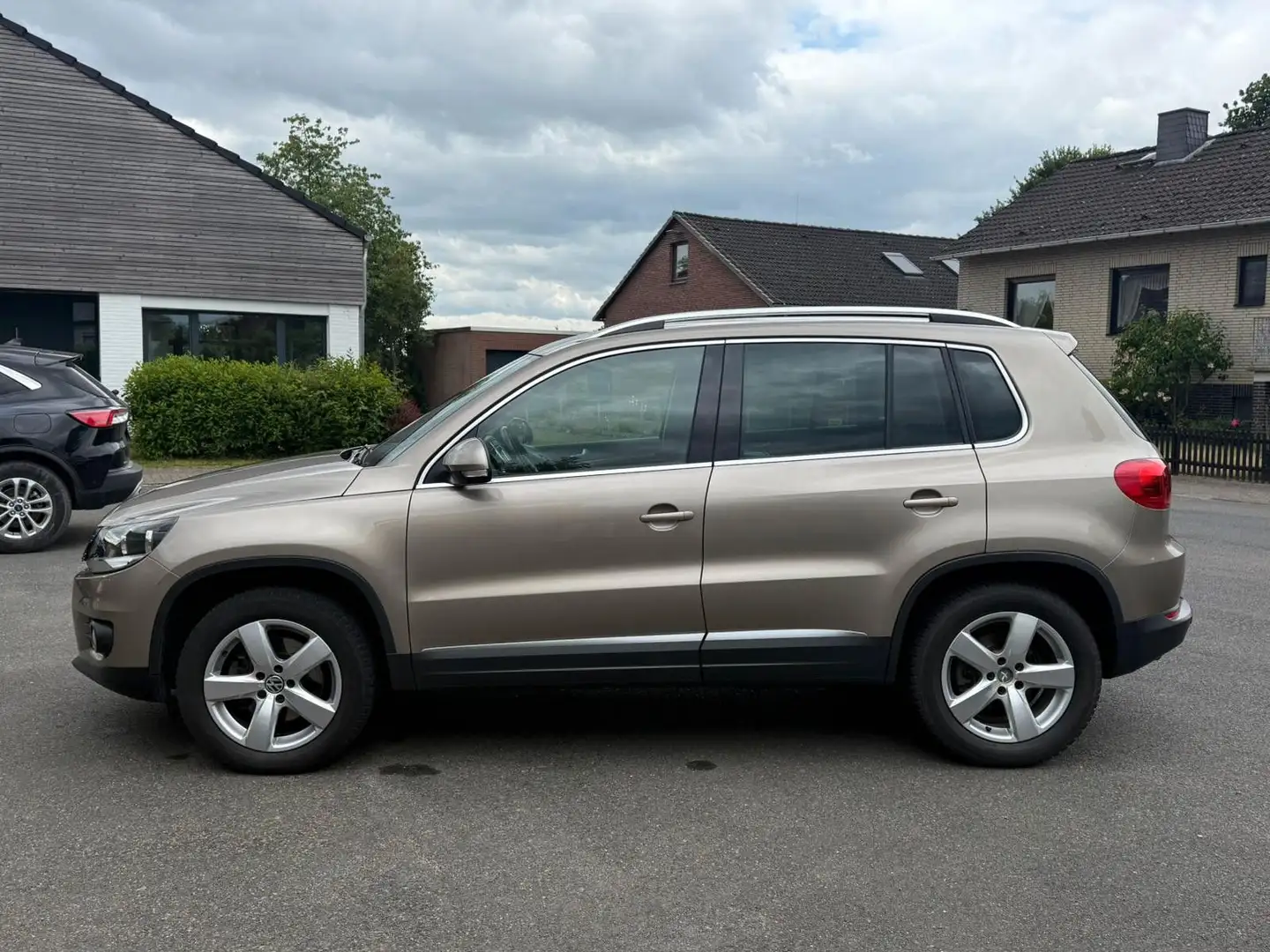 Volkswagen Tiguan Sport & Style BMT Grau - 2