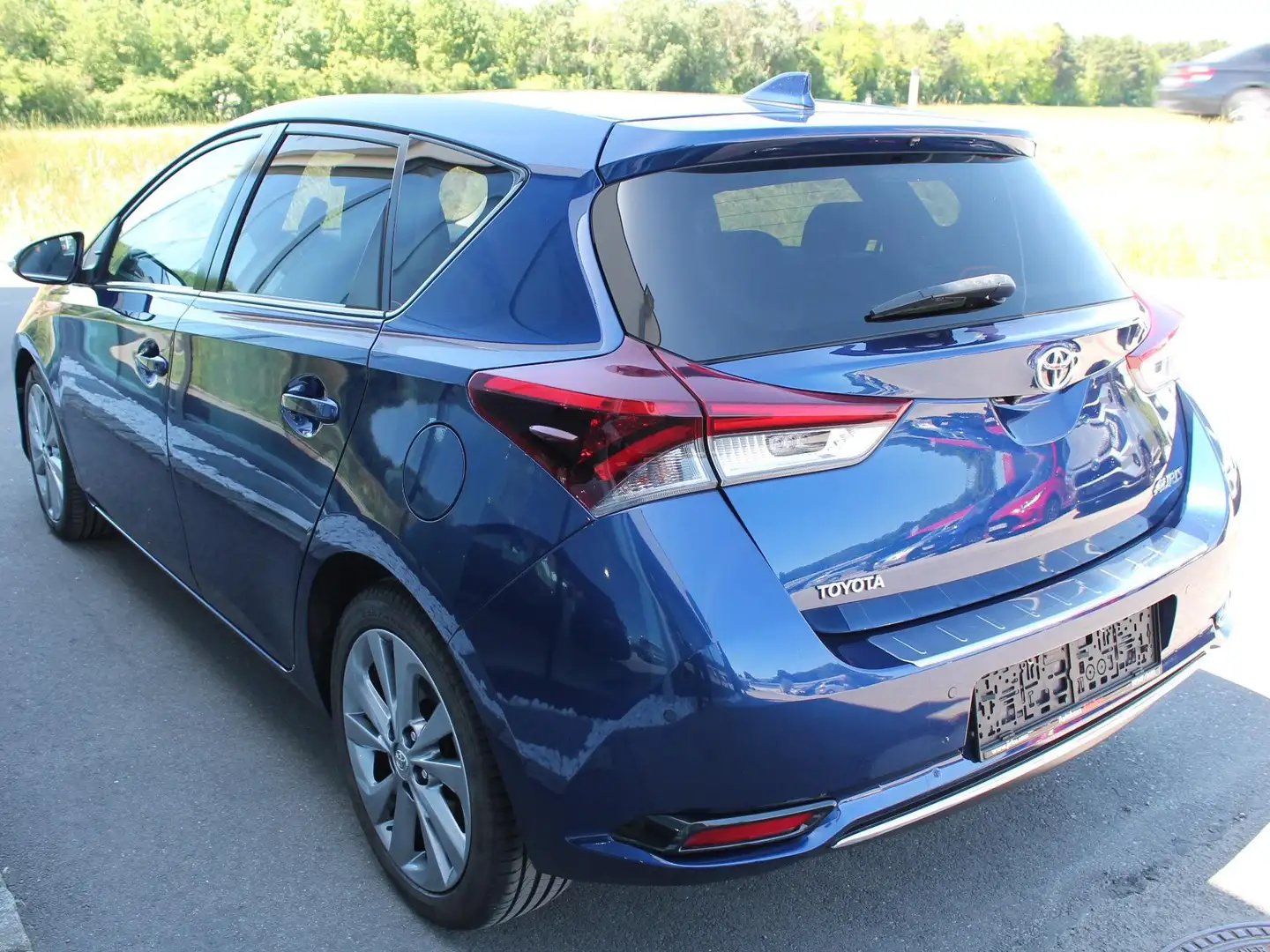 Toyota Auris Auris 1,6 D-4D Lounge mit Panoramadach u. LED Blau - 2
