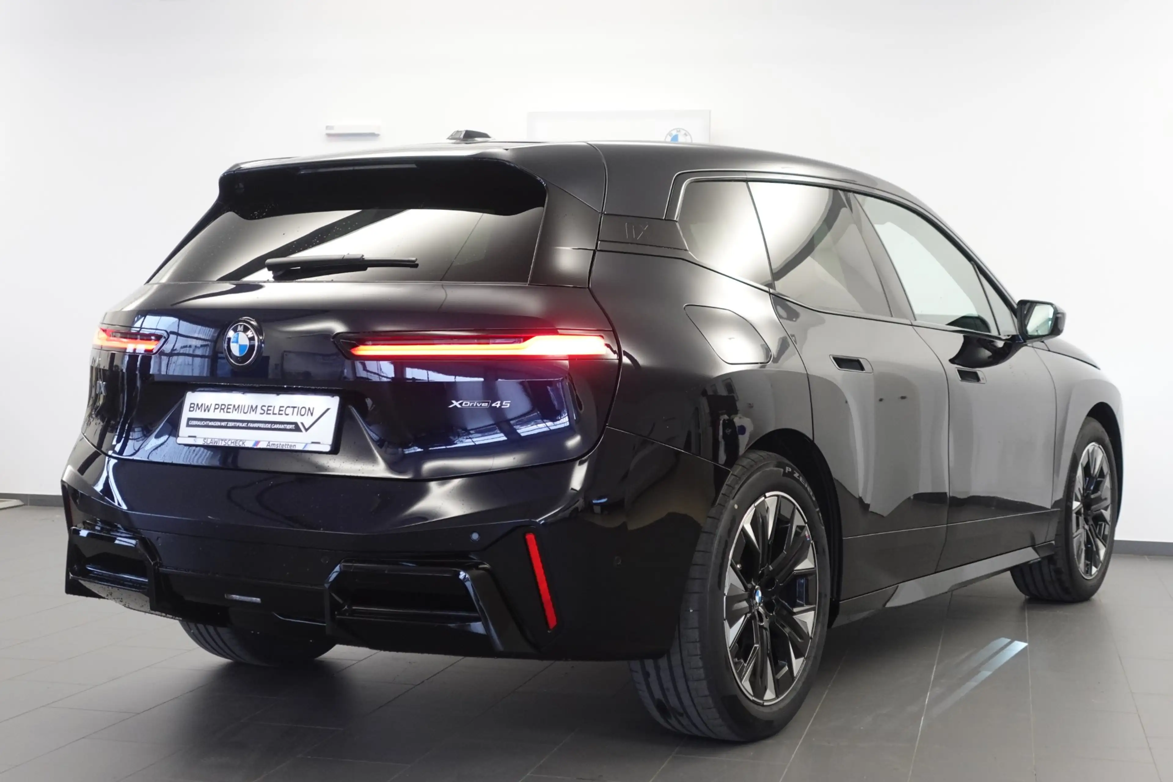 BMW iX xDrive45 I20 — photo 4