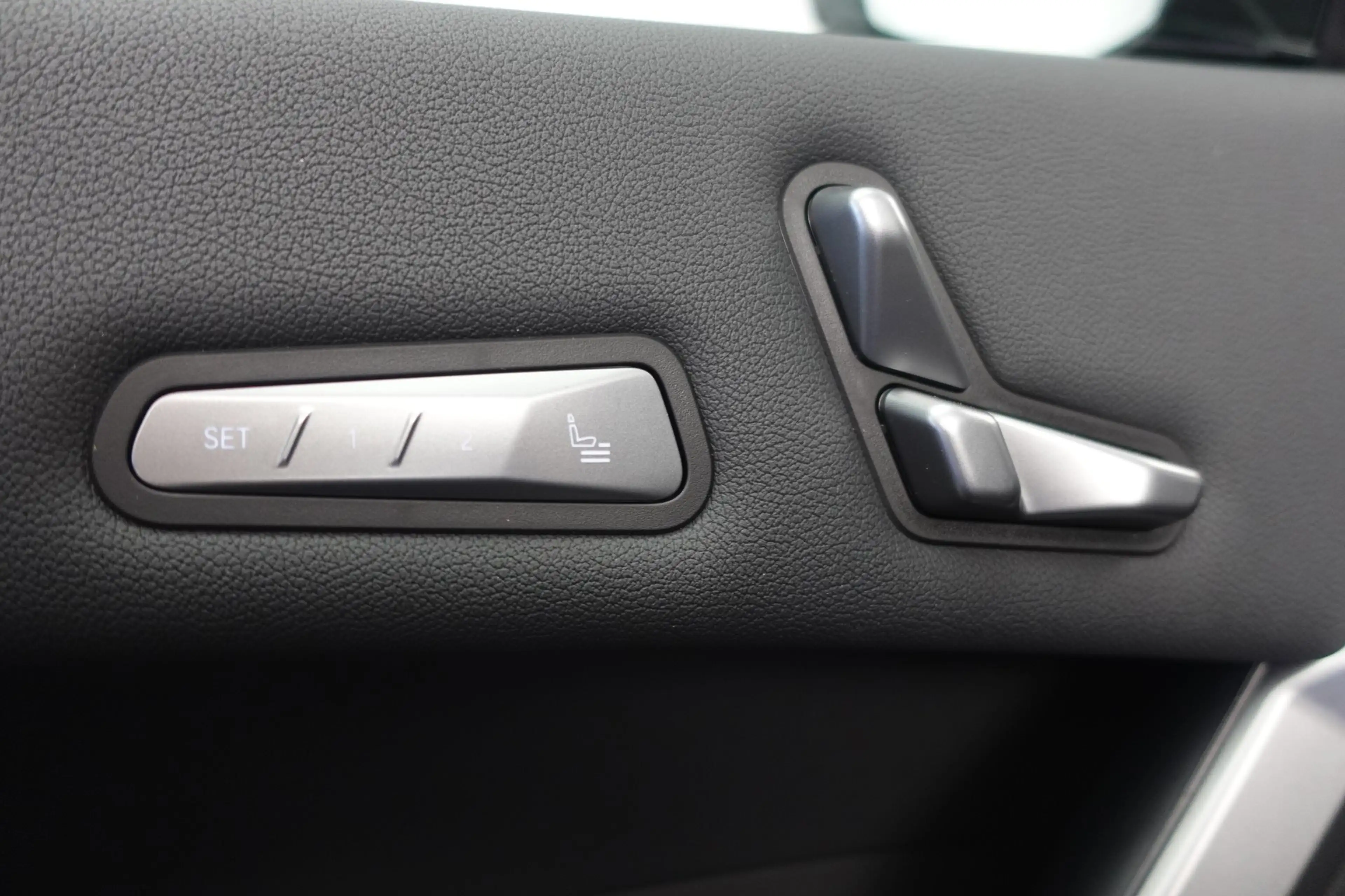 BMW iX xDrive45 I20 — photo 10