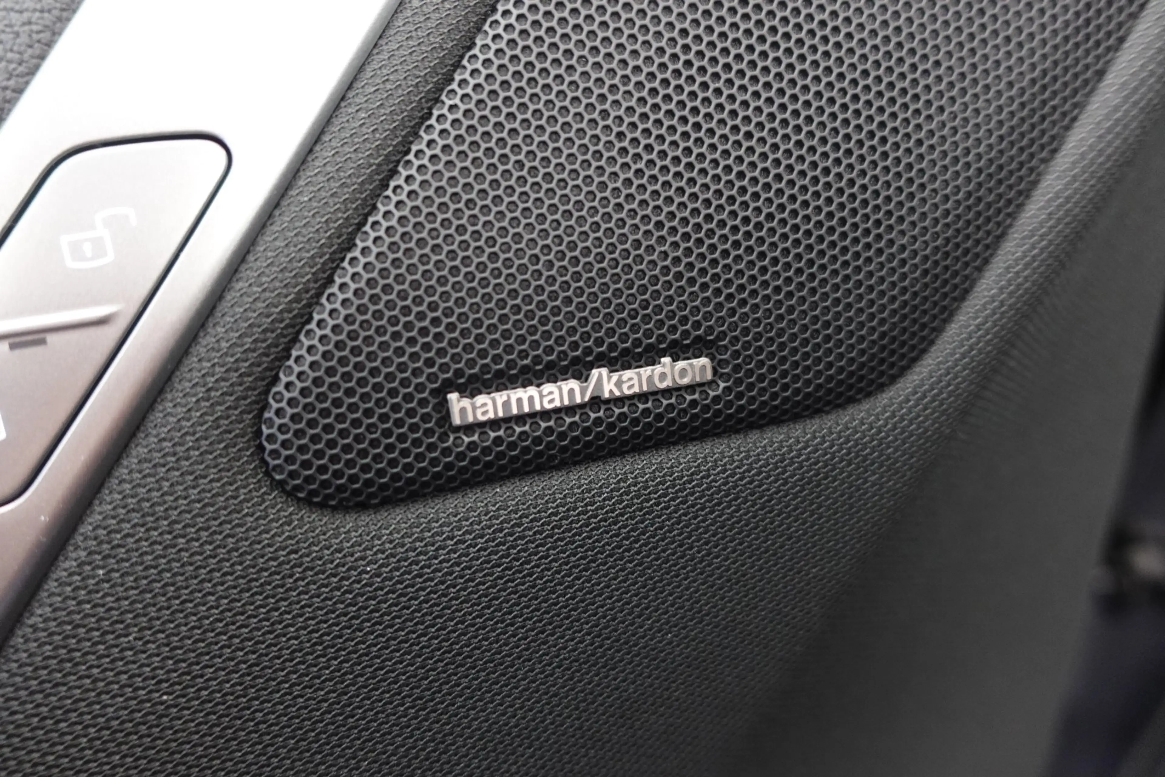 BMW iX xDrive45 I20 — photo 11