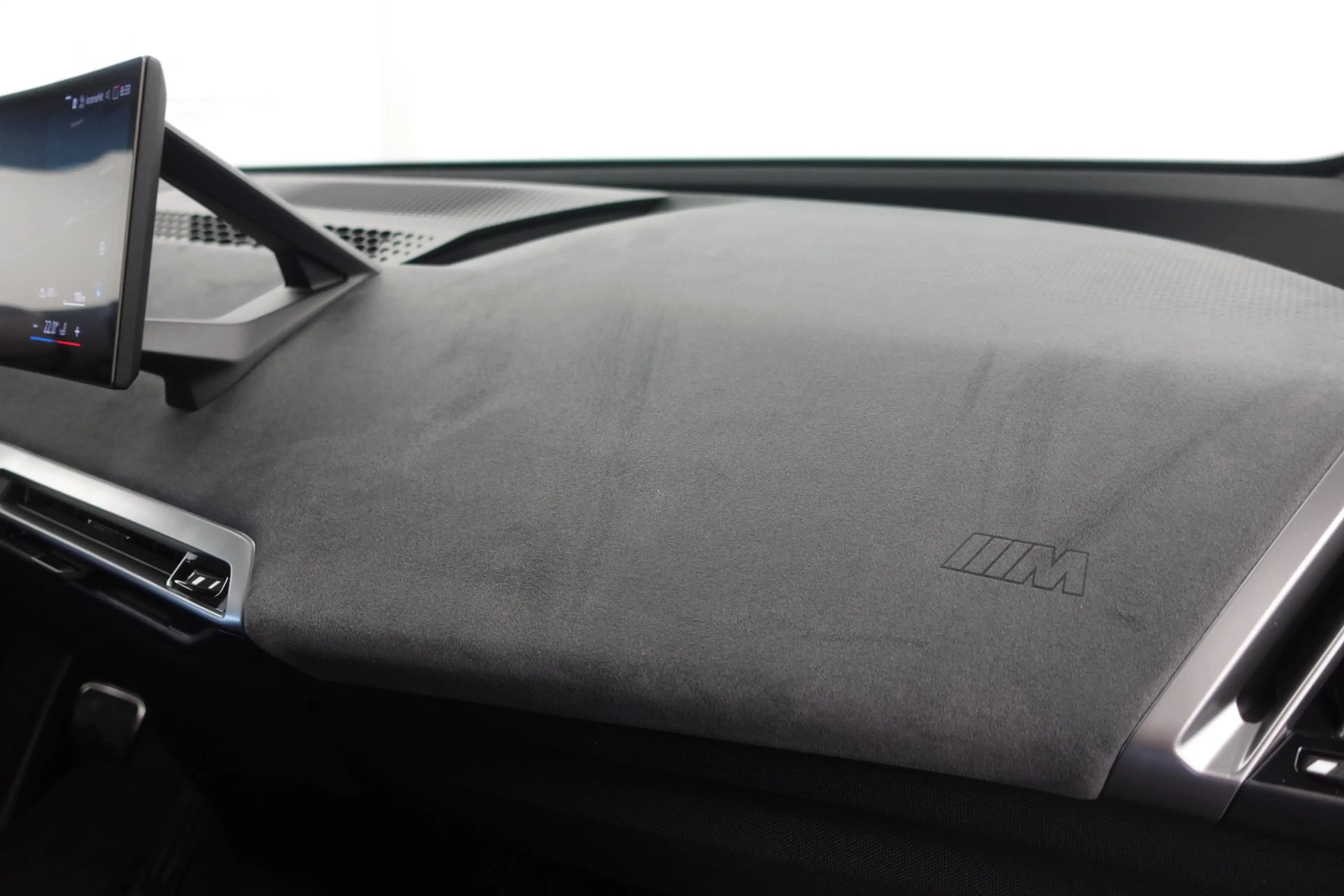 BMW iX xDrive45 I20 — photo 7