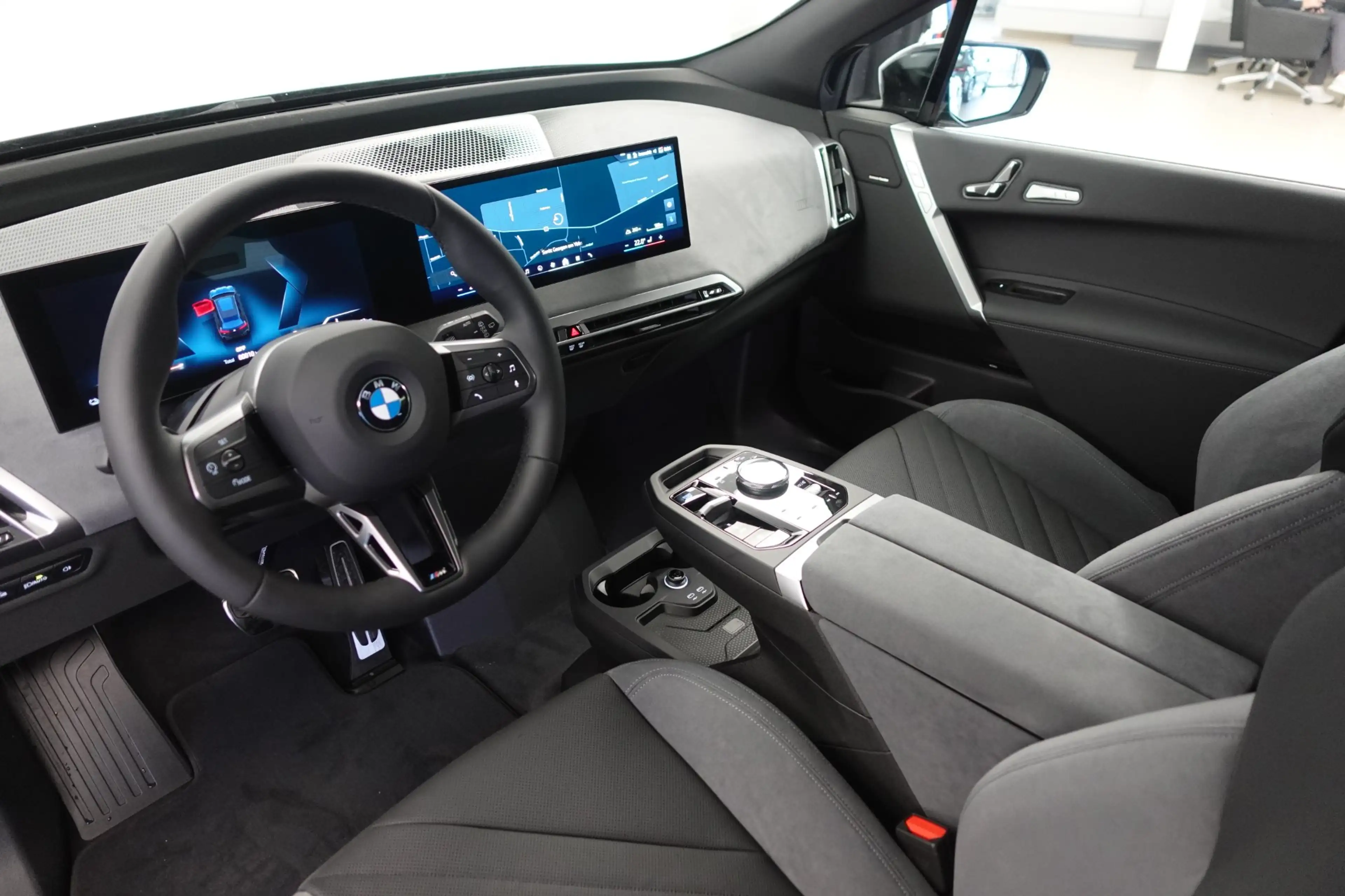 BMW iX xDrive45 I20 — photo 9