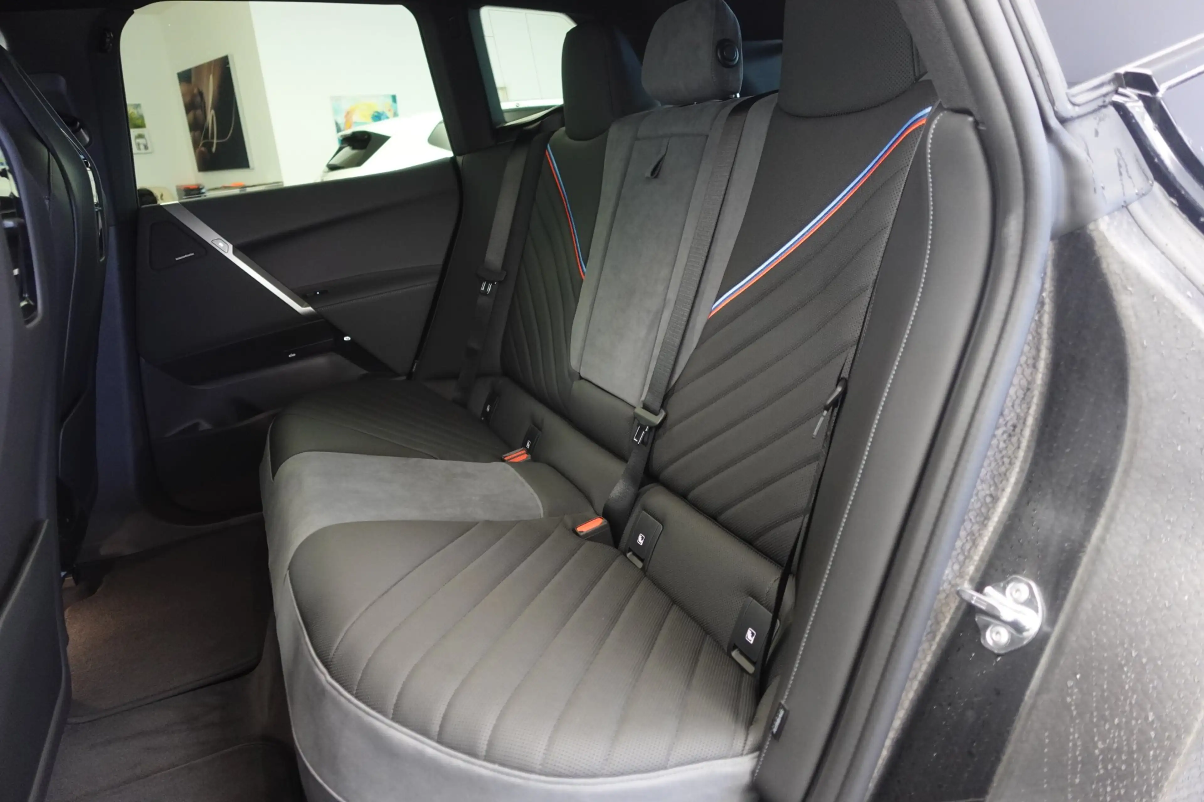 BMW iX xDrive45 I20 — photo 12