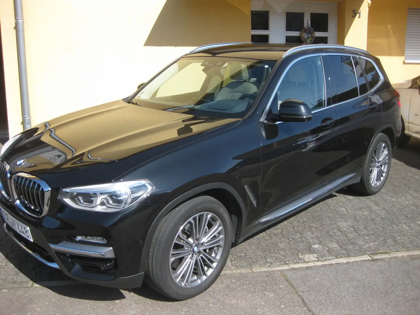 BMW X3 Baureihe X3 xDrive 30 i Luxury Line Schwarz - 1