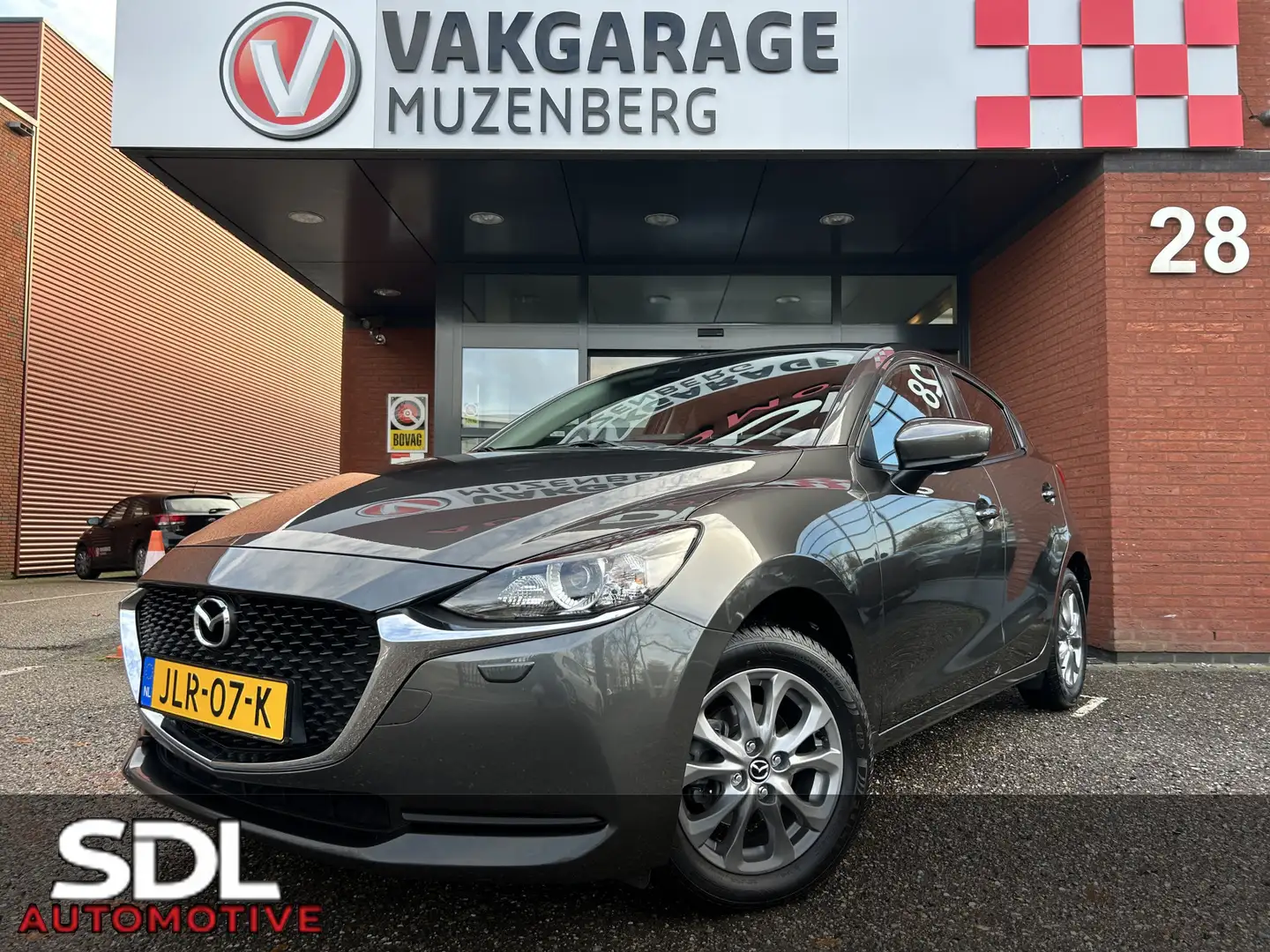 Mazda 2 1.5 Skyactiv-G Comfort // NAVI + CARPLAY // PDC // Grijs - 1