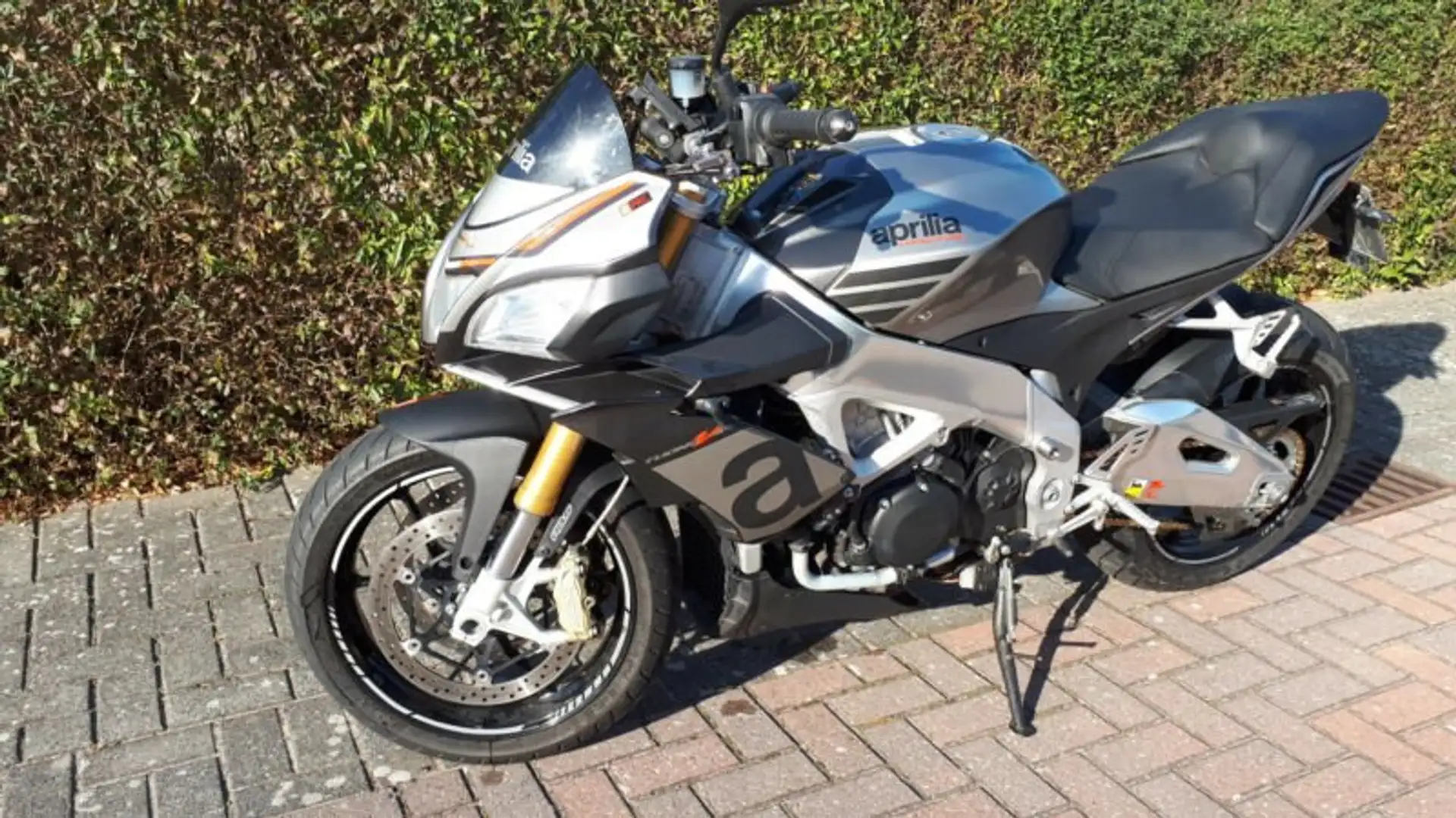 Aprilia Tuono V4RR 1100 Argintiu - 1