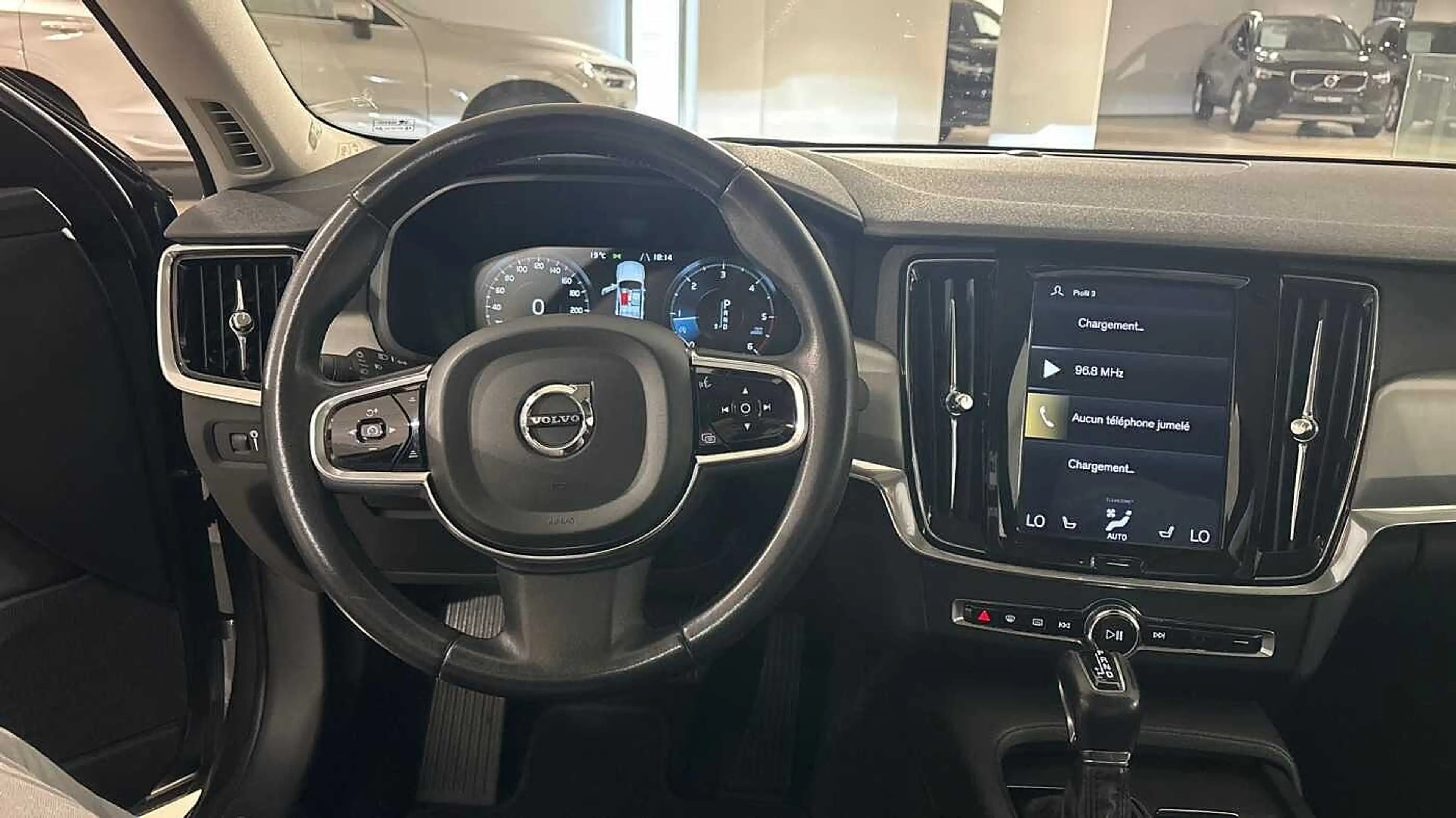 Volvo S90 Momentum D3 — photo 12