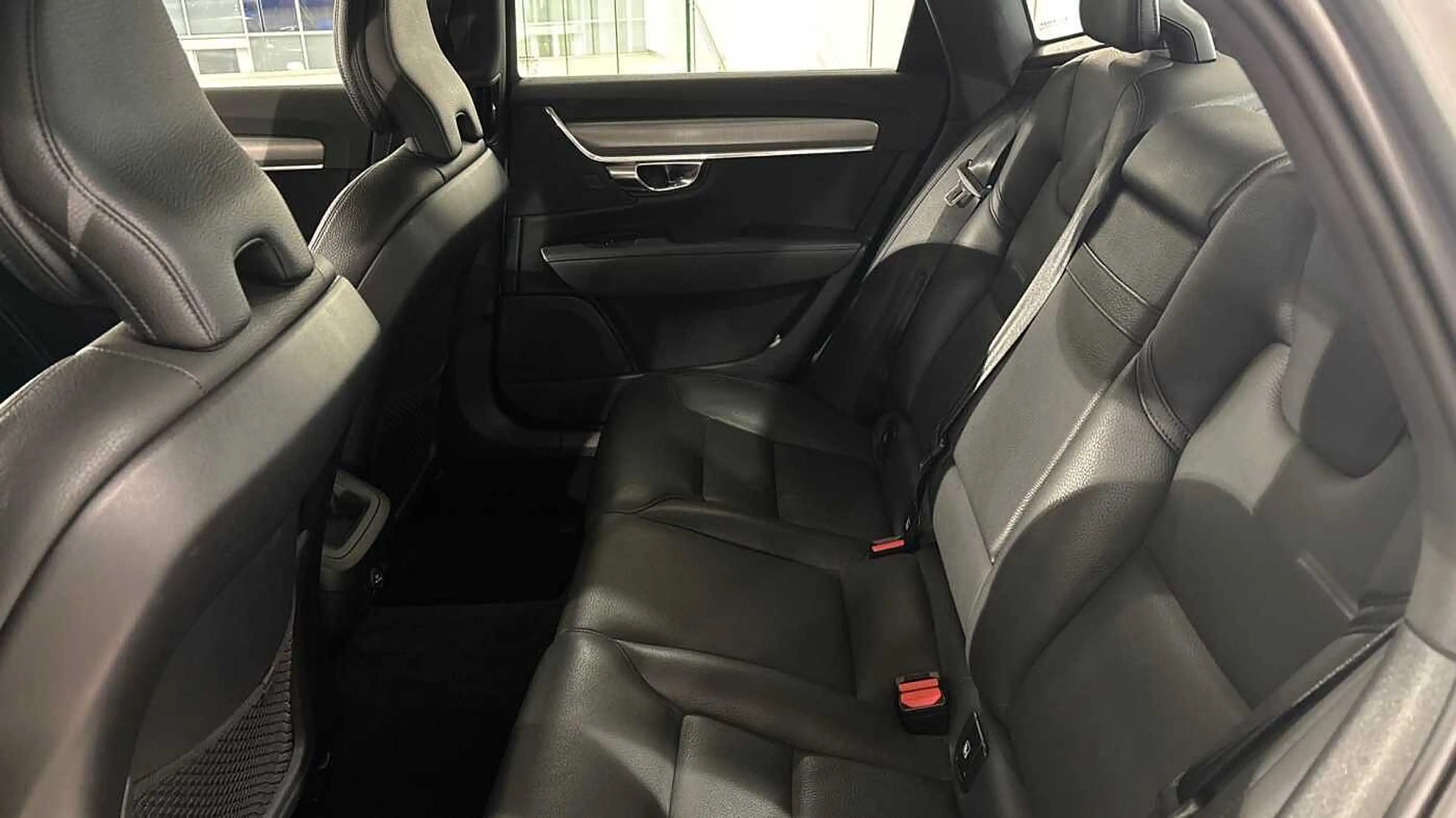 Volvo S90 Momentum D3 — photo 10