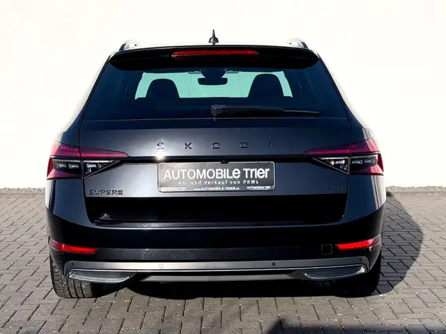 Skoda Superb view 6