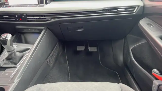 Volkswagen Golf view 4