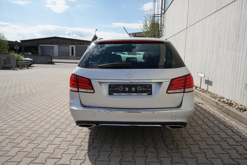 Mercedes-Benz E 220 2.1CDI Automatik Pano Navi LED PDC SHZ 2Hd — photo 6
