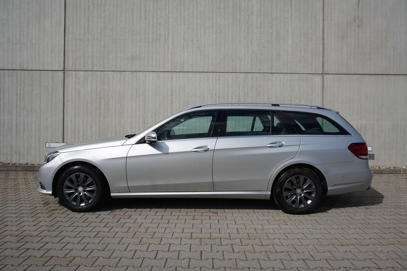 Mercedes-Benz E 220 2.1CDI Automatik Pano Navi LED PDC SHZ 2Hd — photo 2