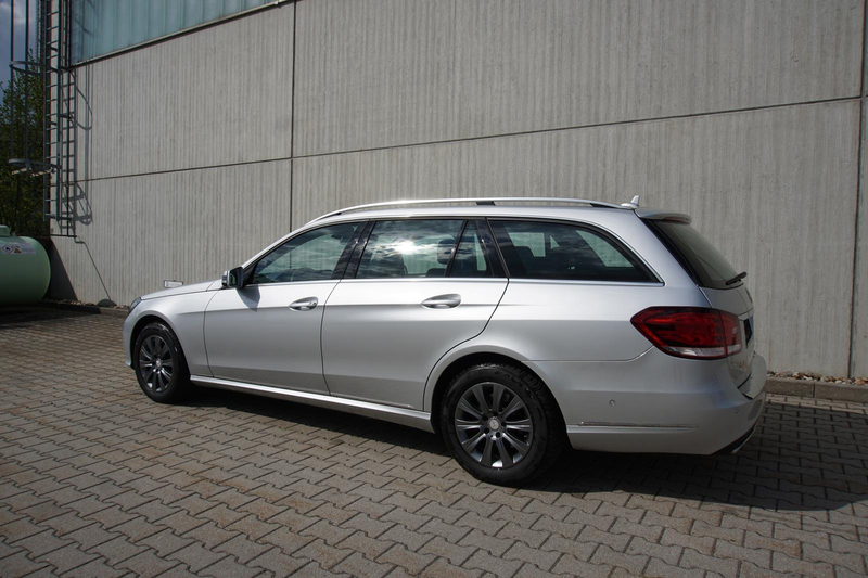 Mercedes-Benz E 220 2.1CDI Automatik Pano Navi LED PDC SHZ 2Hd — photo 5