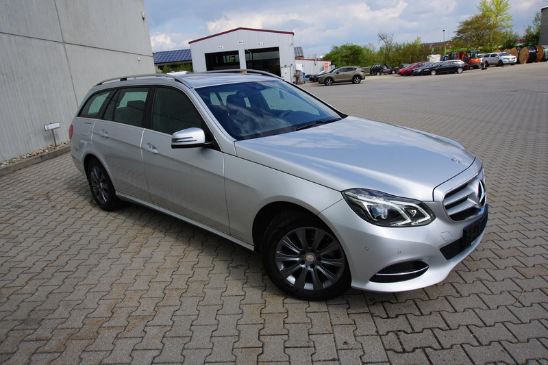 Mercedes-Benz E 220 2.1CDI Automatik Pano Navi LED PDC SHZ 2Hd — photo 7