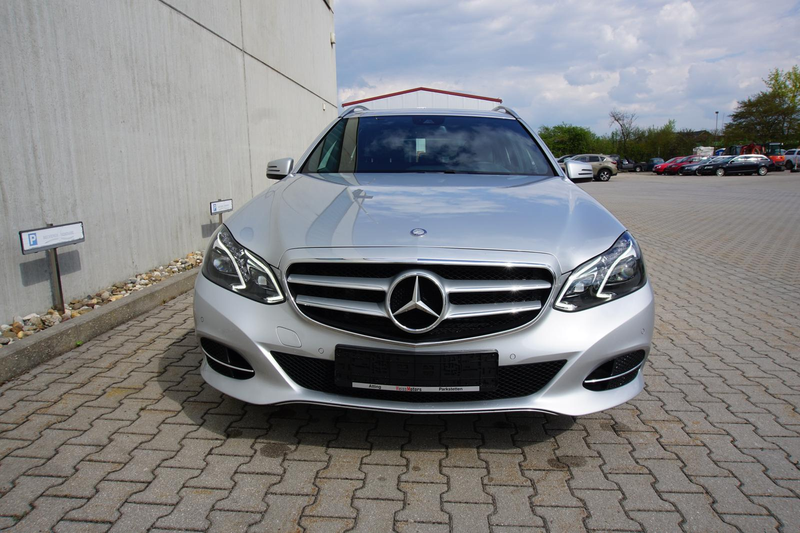 Mercedes-Benz E 220 2.1CDI Automatik Pano Navi LED PDC SHZ 2Hd — photo 4
