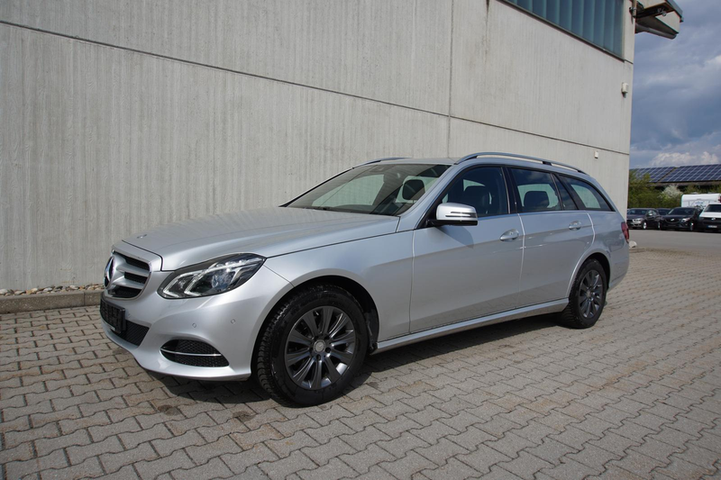 Mercedes-Benz E 220 2.1CDI Automatik Pano Navi LED PDC SHZ 2Hd — photo 3