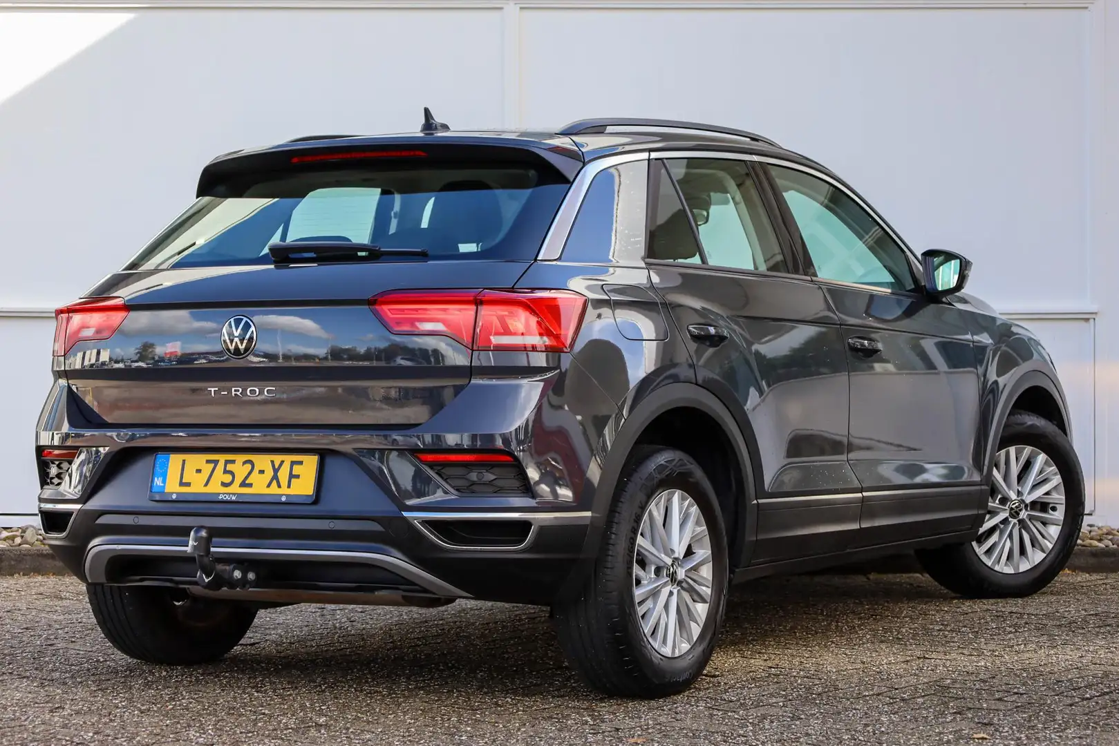Volkswagen T-Roc 1.0 TSI 110pk Style | Parkeersensoren | DAB | Adap Grijs - 2