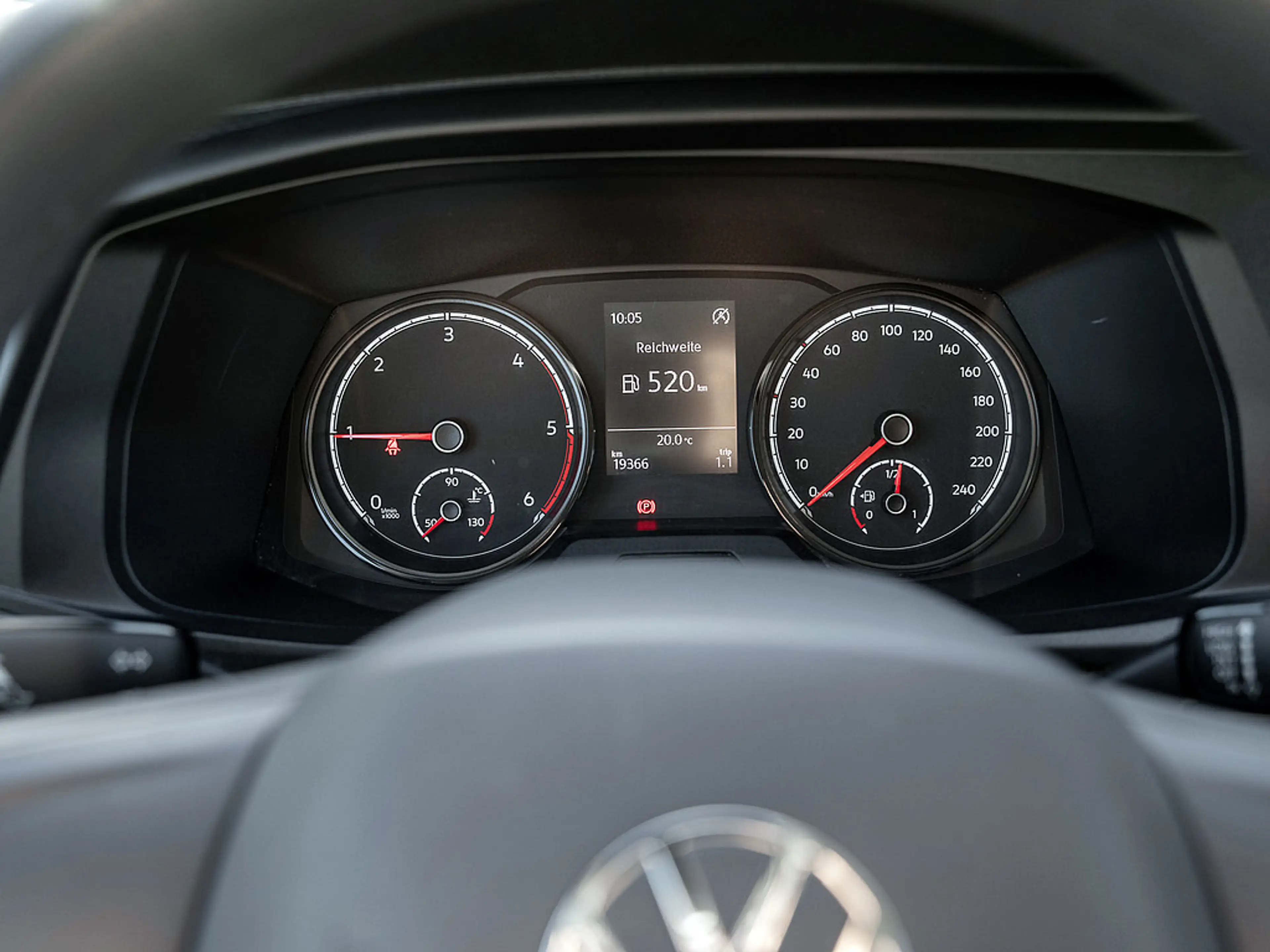 Volkswagen T6.1 Transporter Kombi 2.0 TDI FWD AHK KLIMA — photo 11