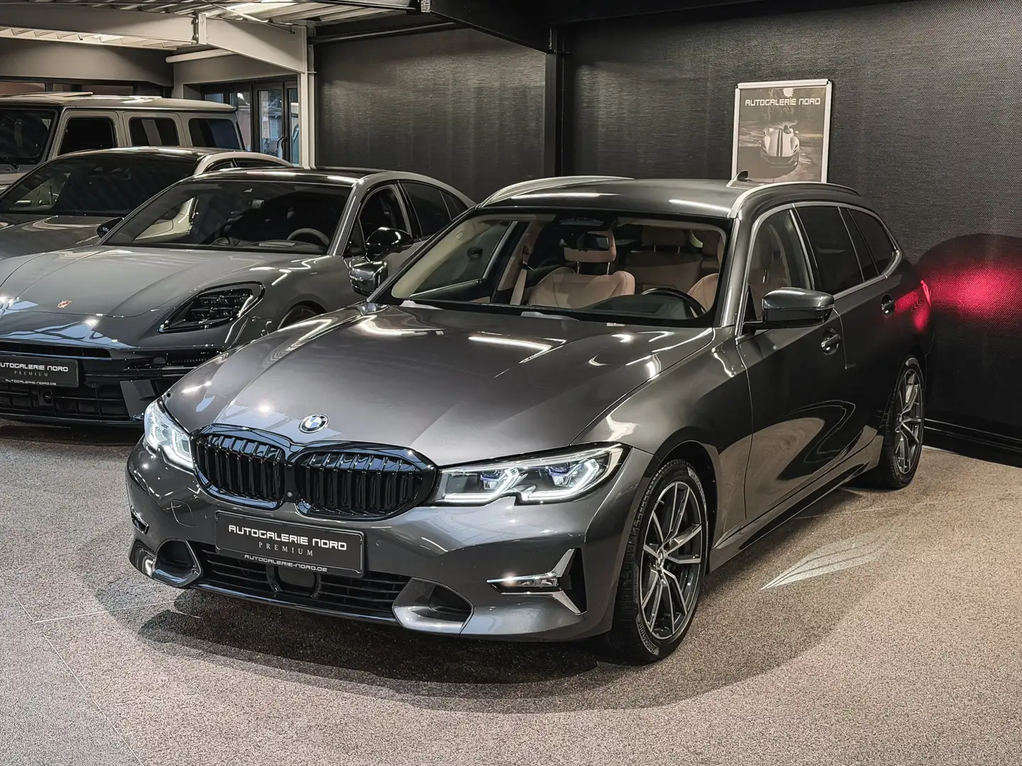 BMW 330 d Luxury Line Sport Laser+HuD+H/K Sound+Live Grau - 2