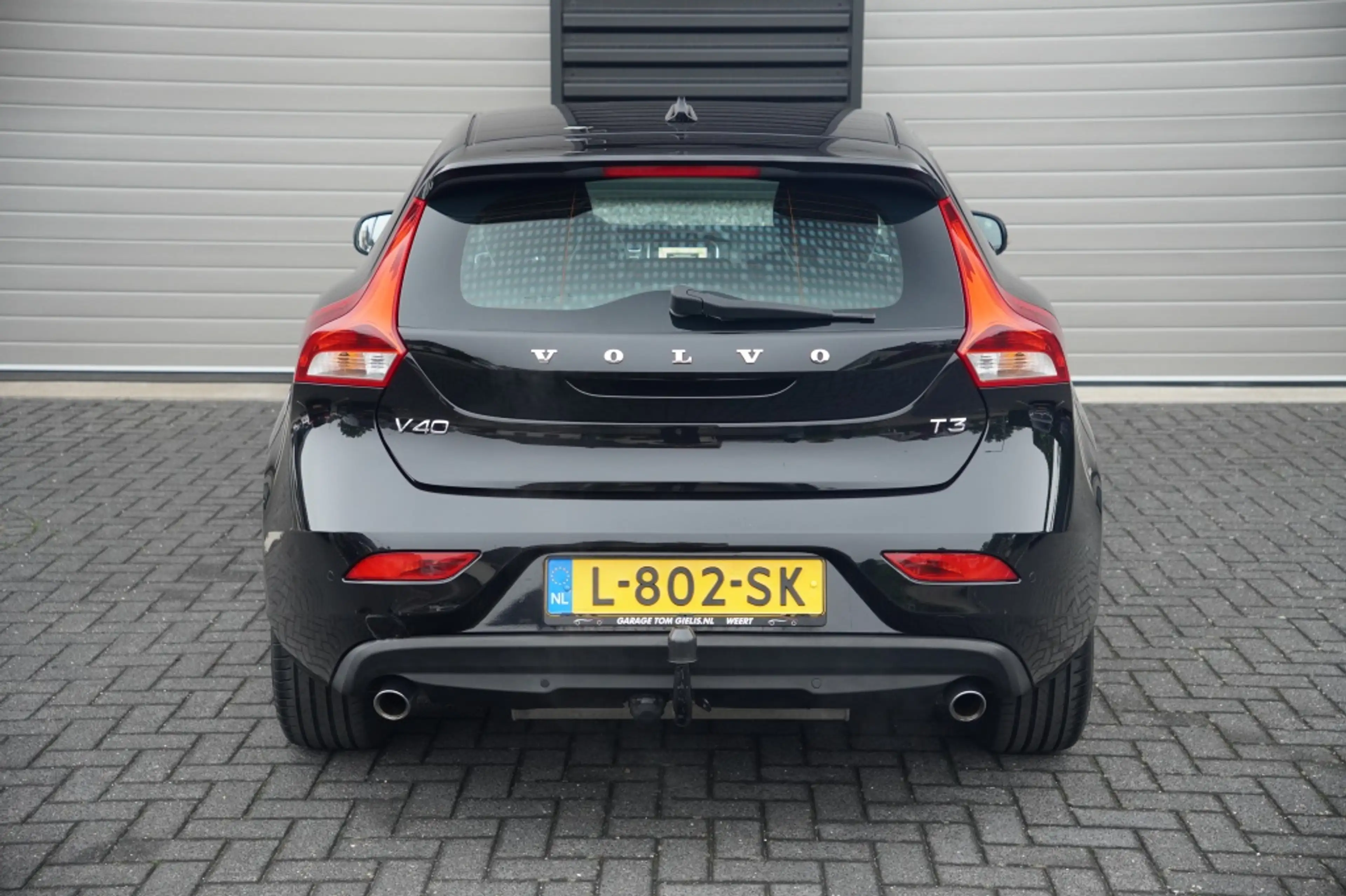 Volvo V40 1.5 T3 R-Design — photo 4