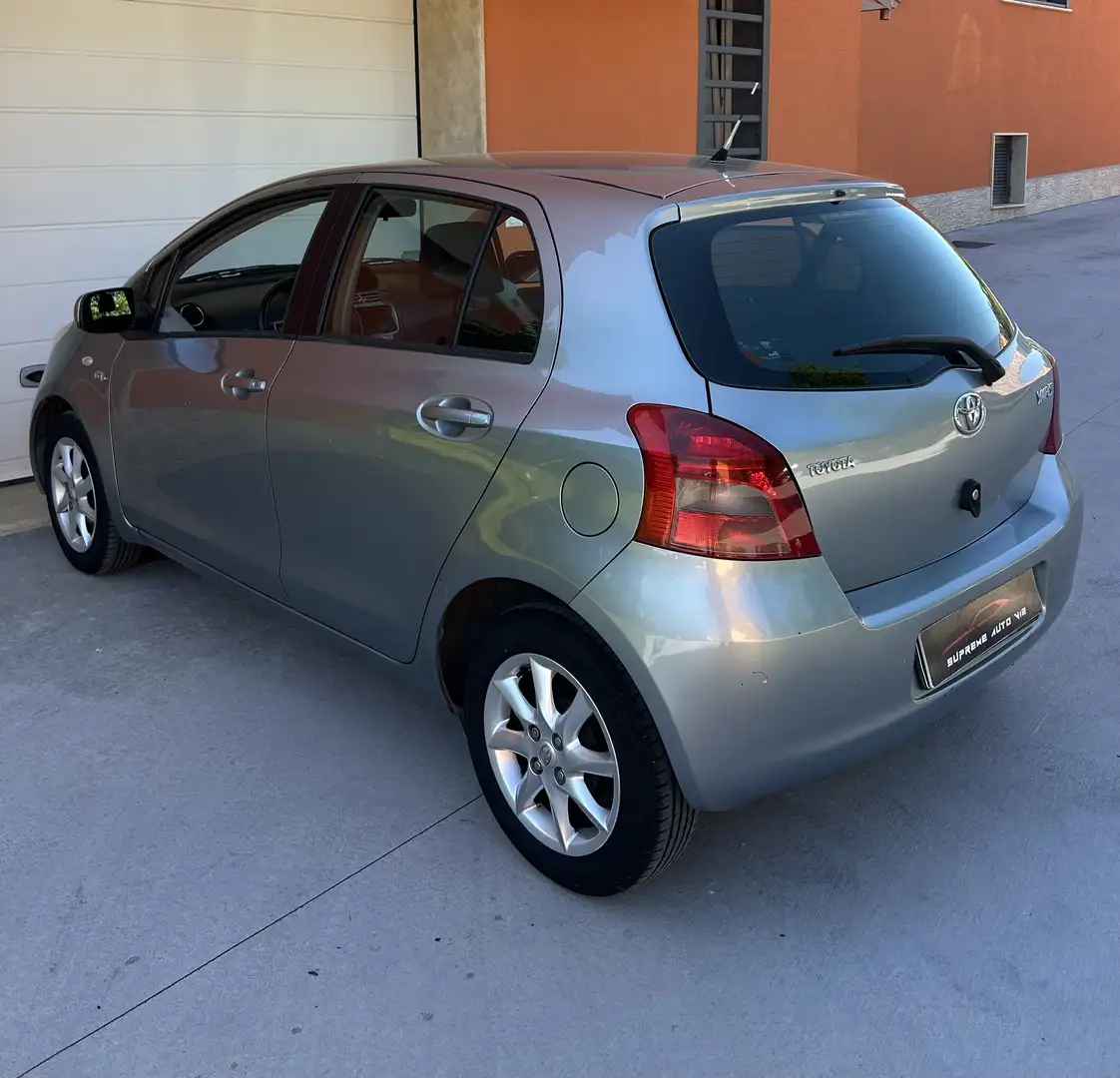 Toyota Yaris 5p 1.4 d-4d Sol - 2