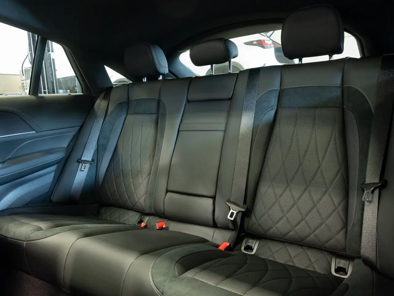 Mercedes-Benz GLE снимка Mercedes-Benz GLE