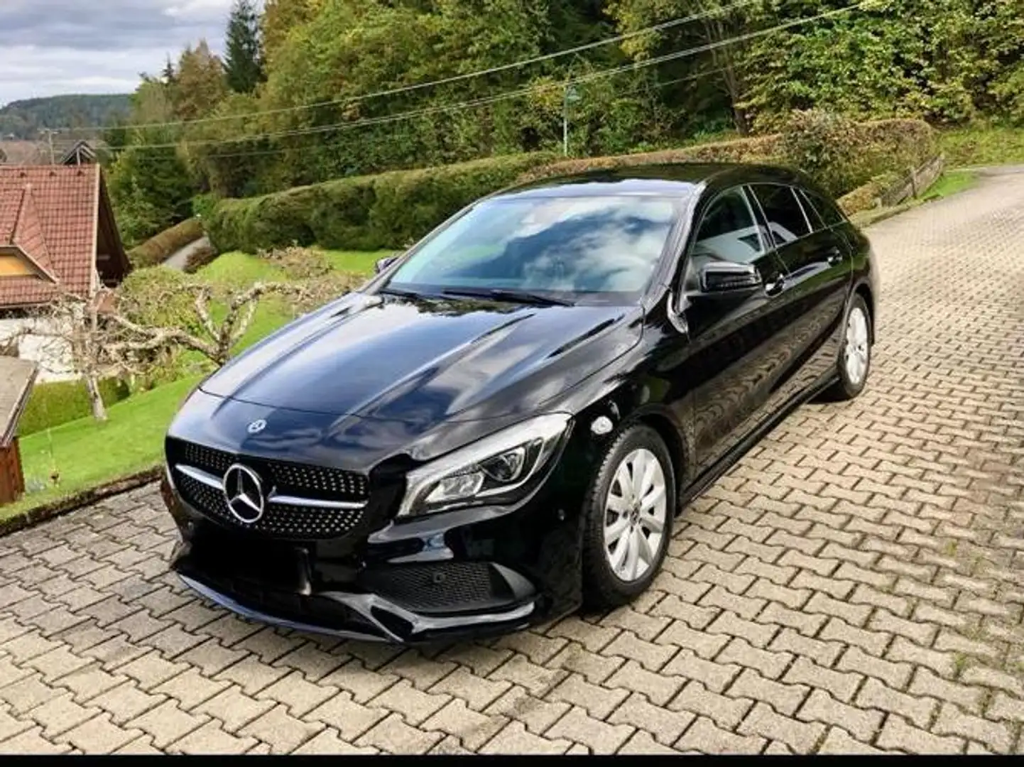 Mercedes-Benz CLA 180 CLA 180 Shooting Brake Schwarz - 2