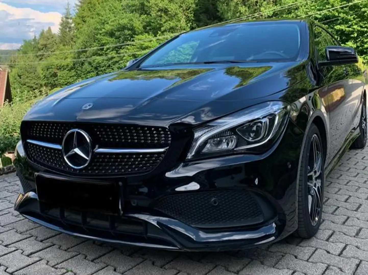 Mercedes-Benz CLA 180 CLA 180 Shooting Brake Schwarz - 1