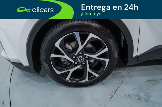 Toyota C-HR view 11