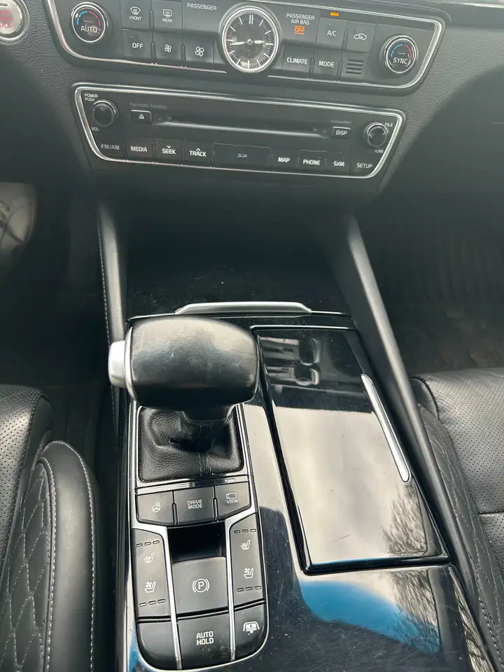 Kia Cadenza снимка Kia Cadenza