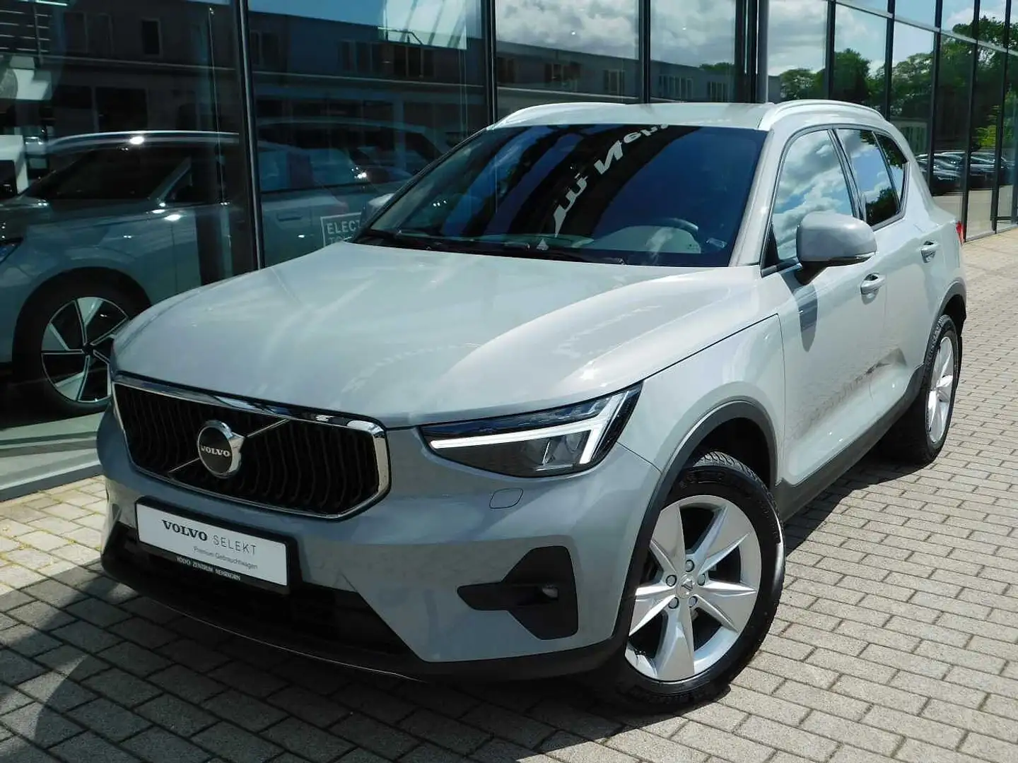 Volvo XC40 B4 B DKG Core 'ACC, BLIS, AHK' Grau - 1