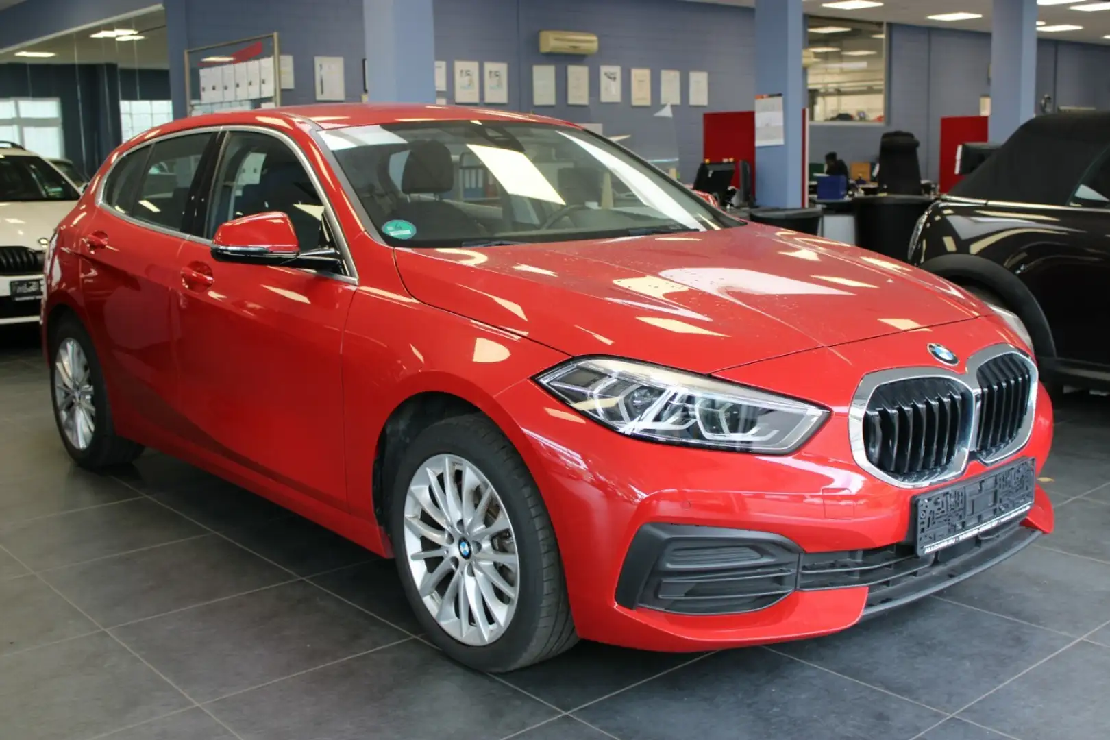 BMW 120 120i Aut. Advantage Rouge - 1