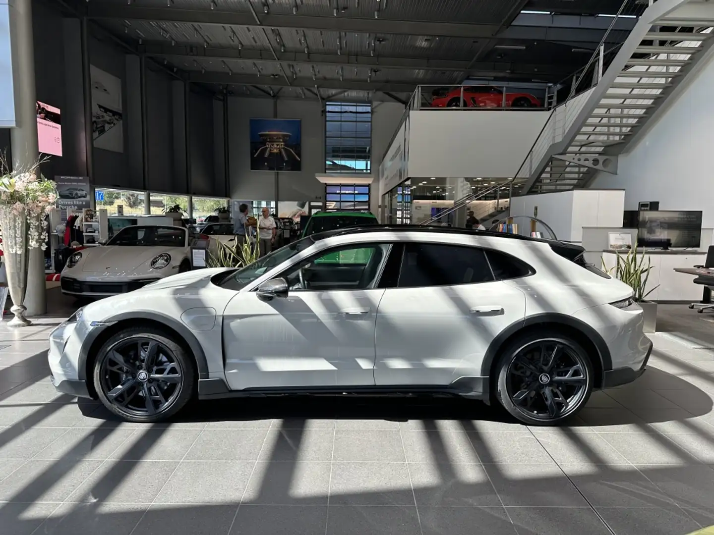 Porsche Taycan 4 Cross Turismo Beige - 2