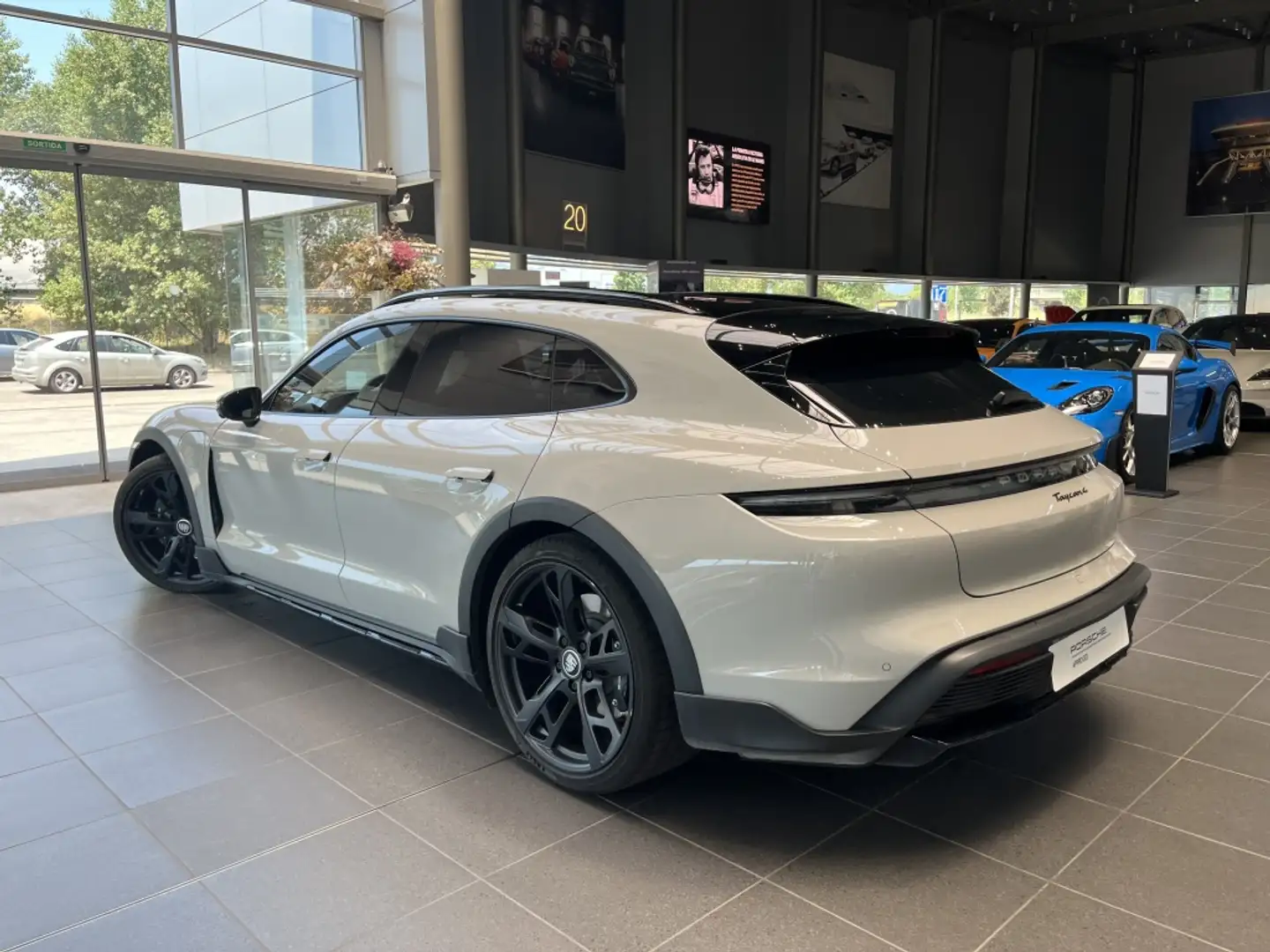 Porsche Taycan 4 Cross Turismo Beige - 2