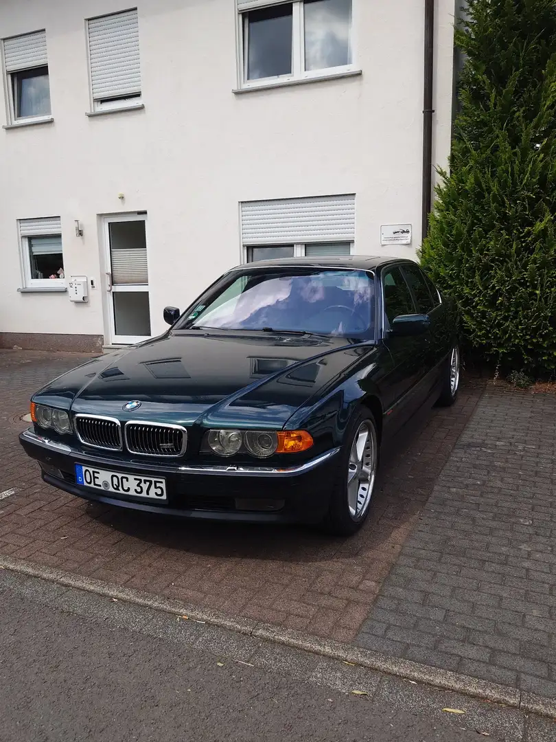 BMW 728 728iL - 2