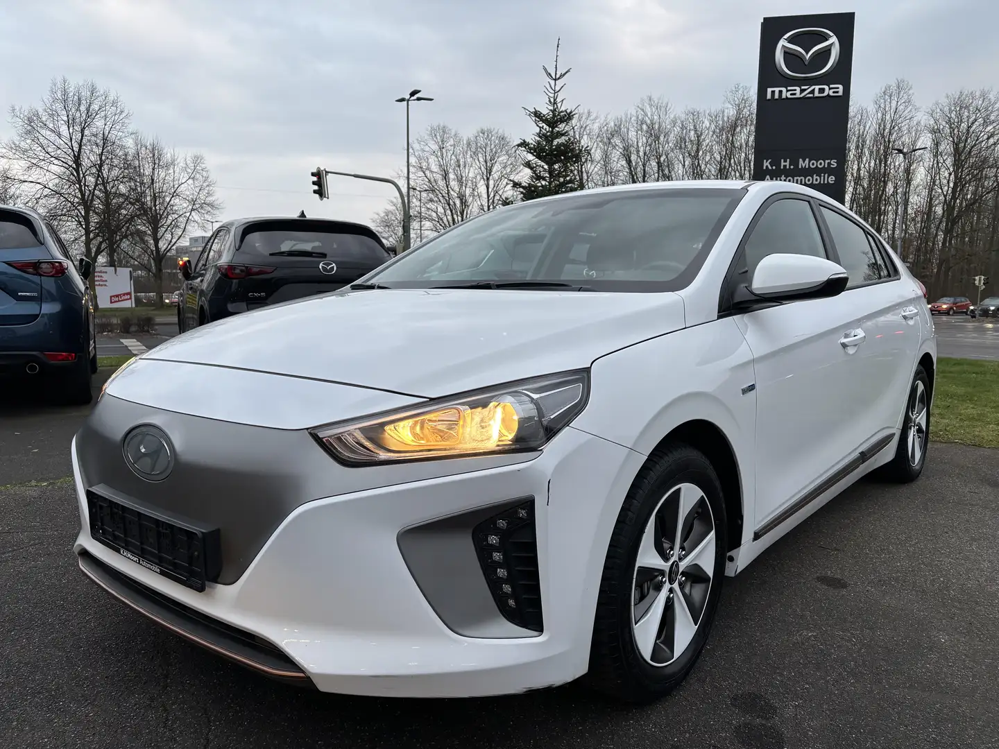 Hyundai IONIQ Trend Elektro Weiß - 1