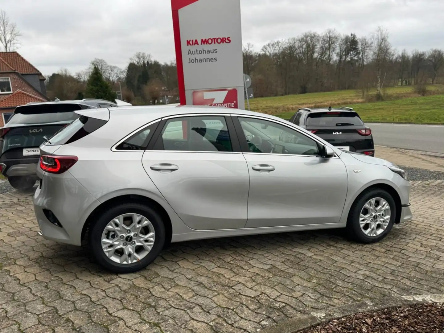 Kia Ceed / cee'd 1.5 T-GDI Vision DCT7 Komfort+ Klima Navi Silber - 2