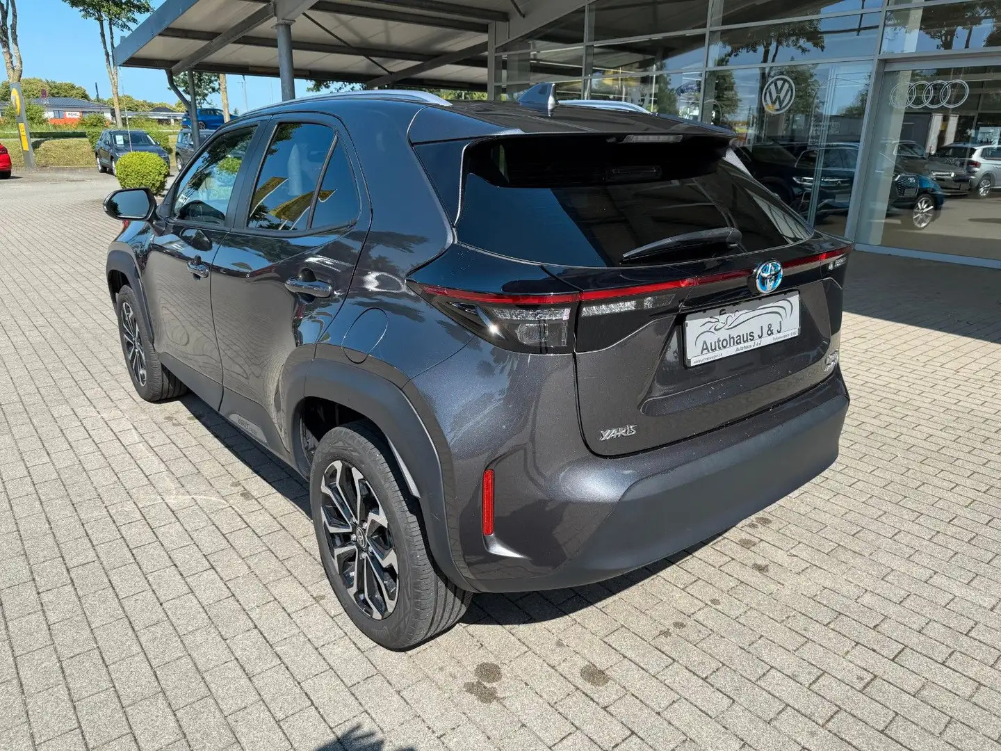 Toyota Yaris Cross Adventure LED/Kamera/Pano/Winter/HUD Grau - 2