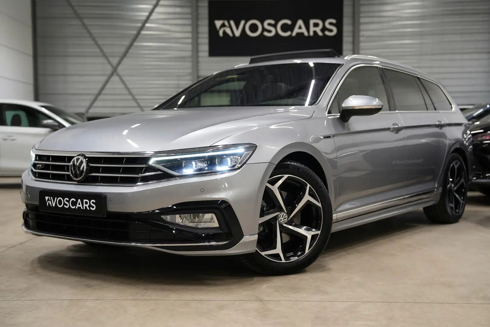 Volkswagen Passat Variant 1.5 TSI R Line DSG * Pano - Trekhaak - Virtual - K Gris - 1