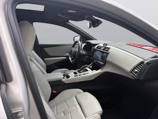 DS Automobiles DS 7 view 11