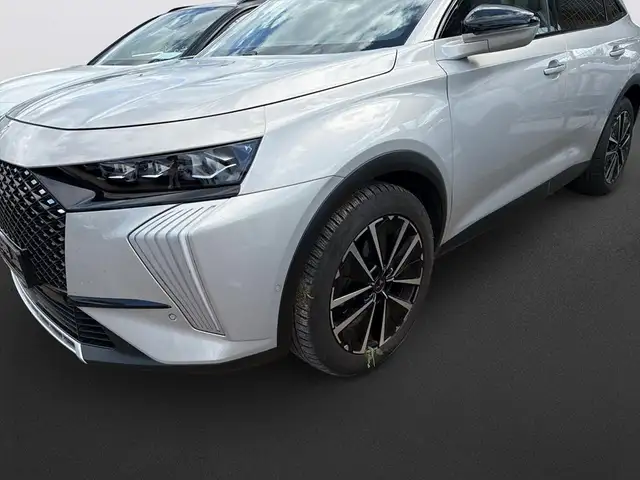 DS Automobiles DS 7 view 9