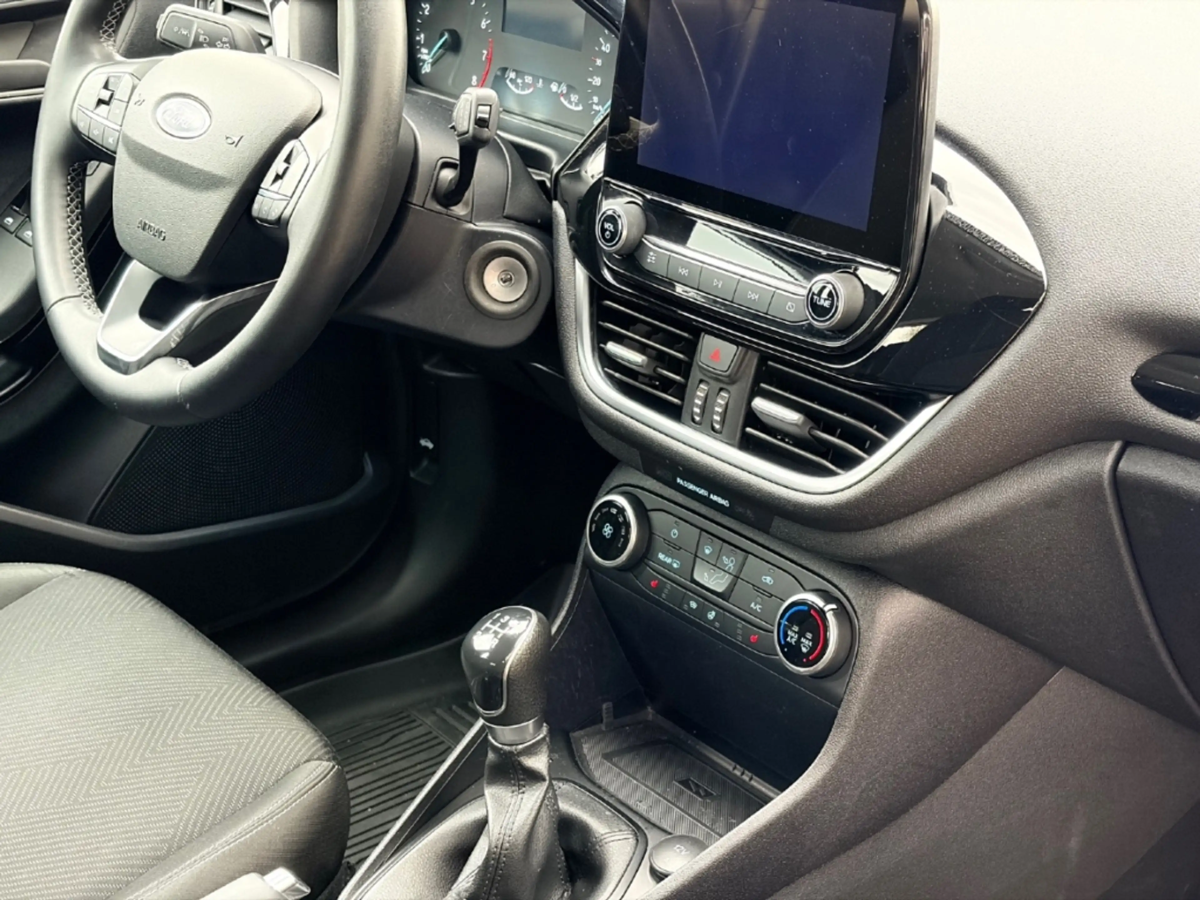 Ford Fiesta 1.1 Cool & Connect — photo 12