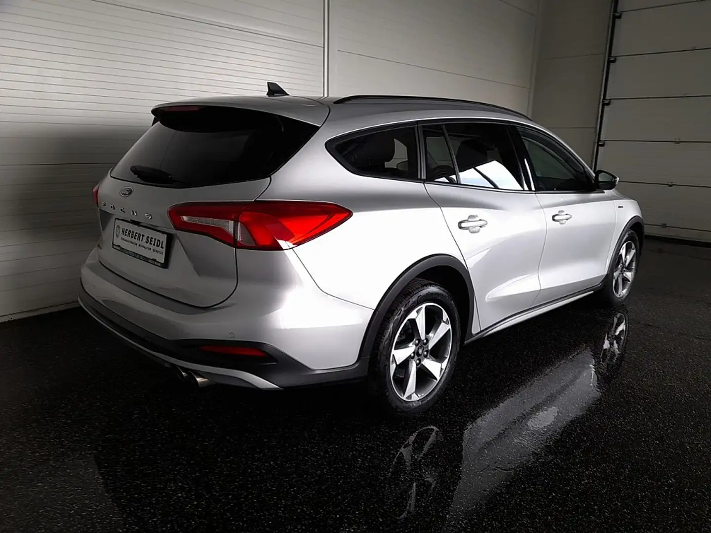 Ford Focus Turnier Active X 1,5 EcoBlue Aut. *LED / NAVI /... Silber - 2