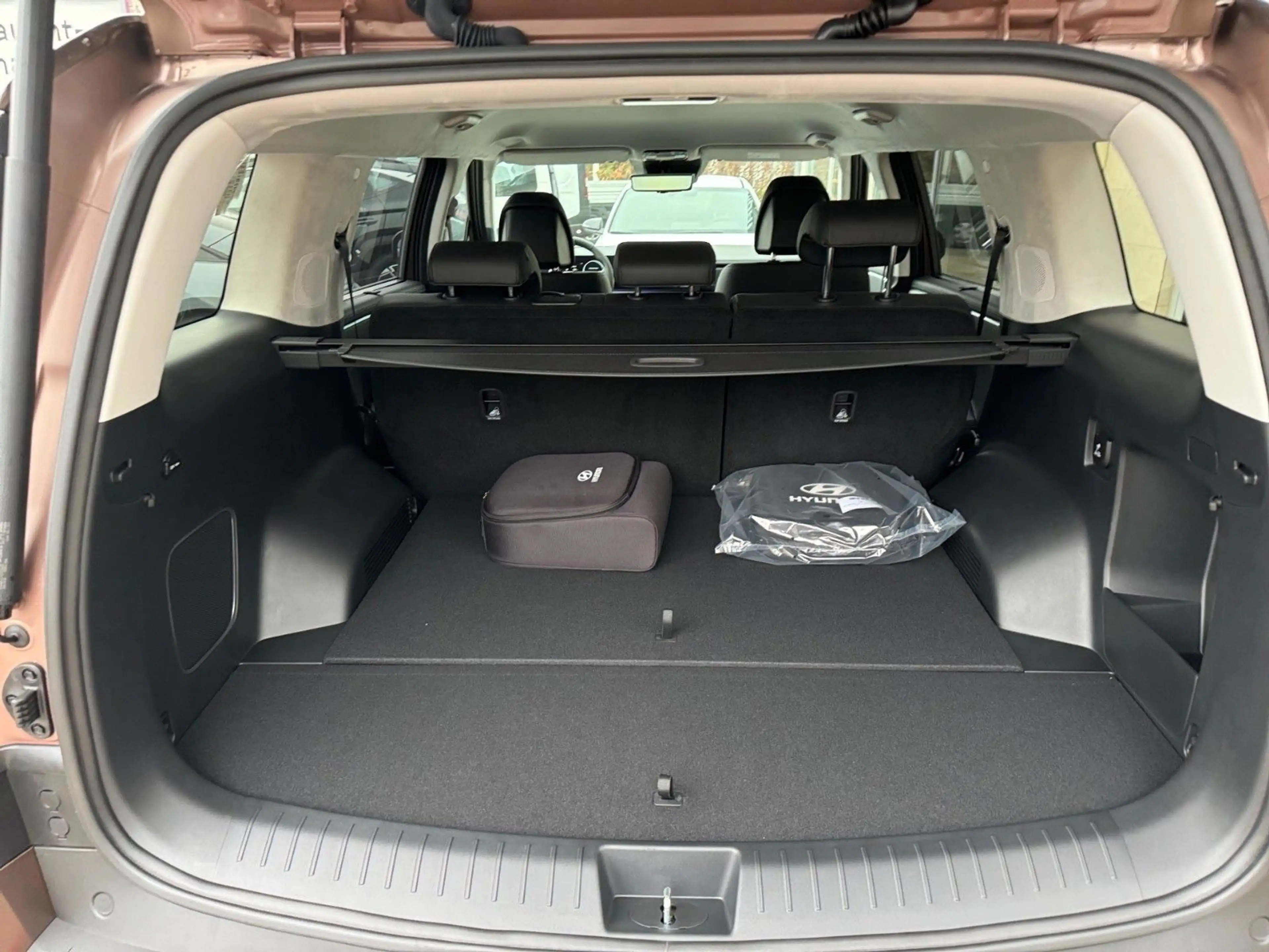 Hyundai SANTA FE 1.6 T-GDI PHEV 186 kW 4WD Signature — photo 12