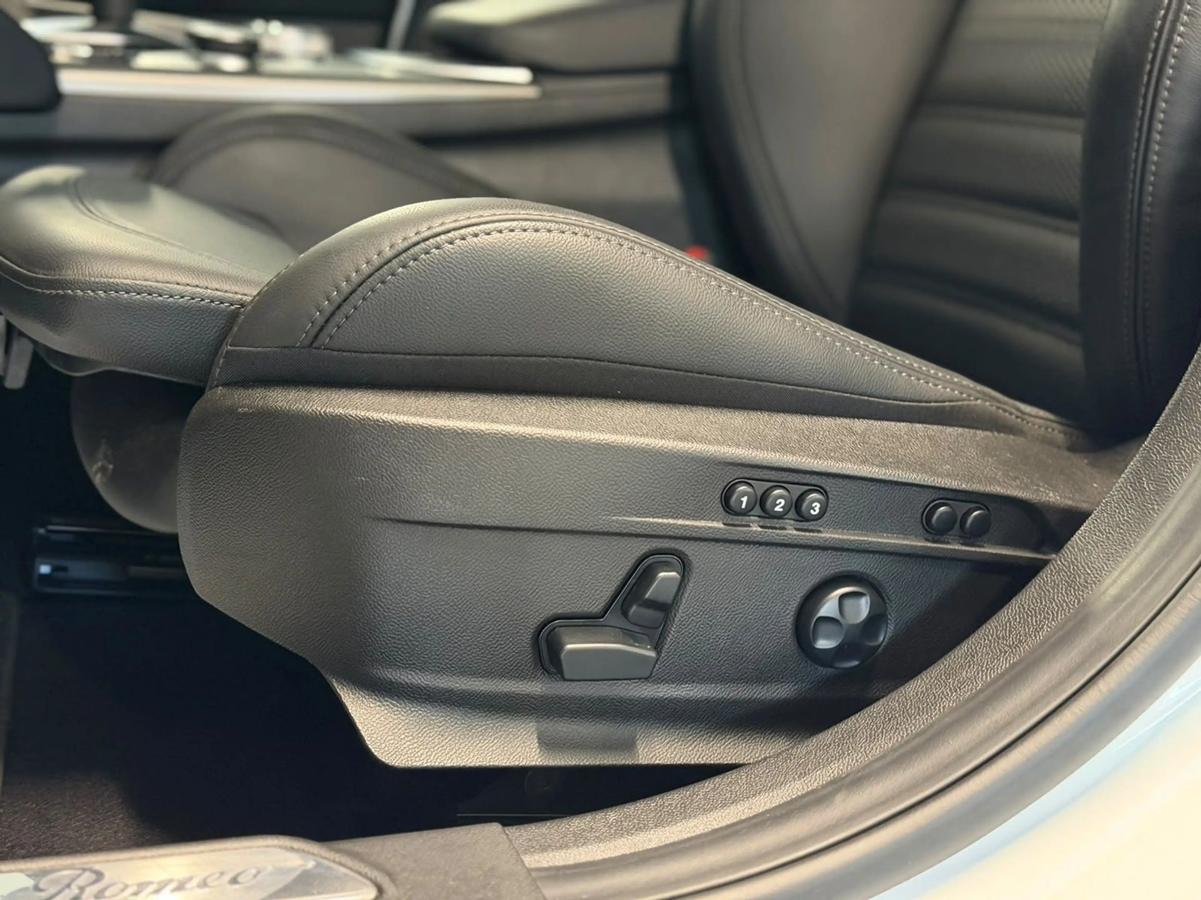 Alfa Romeo Giulia Veloce Q4 MATRIX+ACC+KAM+LEDER+SHZ+TOT.W+ — photo 9